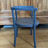 Curved wooden armchair from the late 19th/early 20th century.