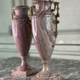 Pair of urns in pink marble and gilt bronze