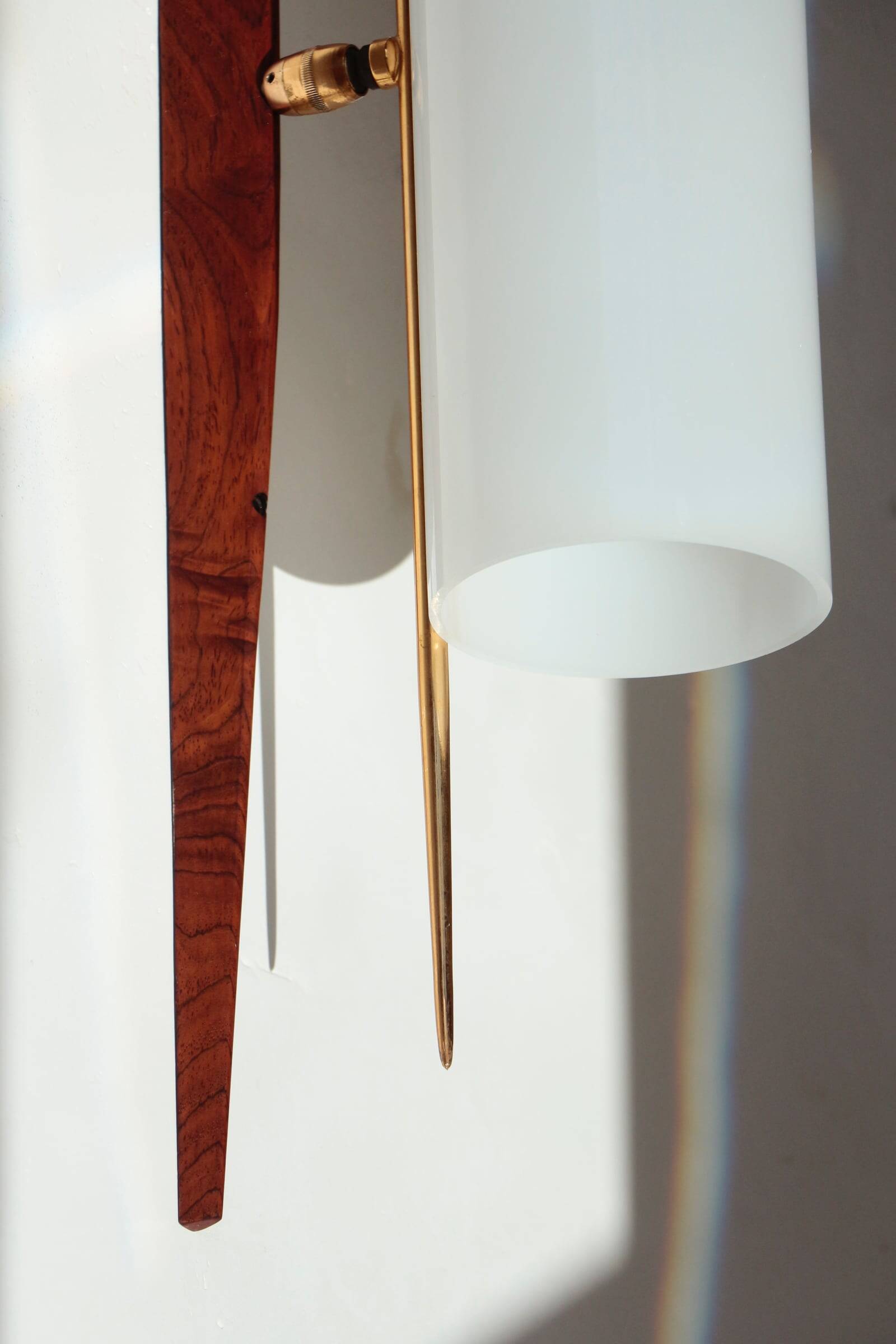 Modernist adjustable wall lights in teak and brass – 1950