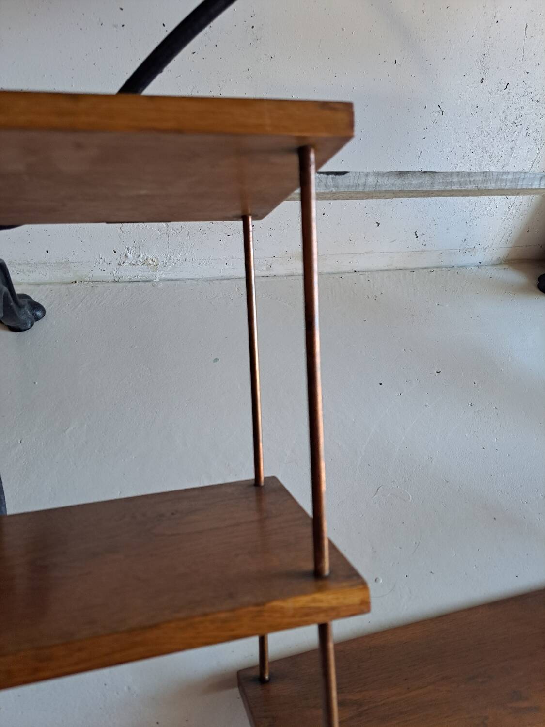 Wall shelf in oak and copper from the 50s
