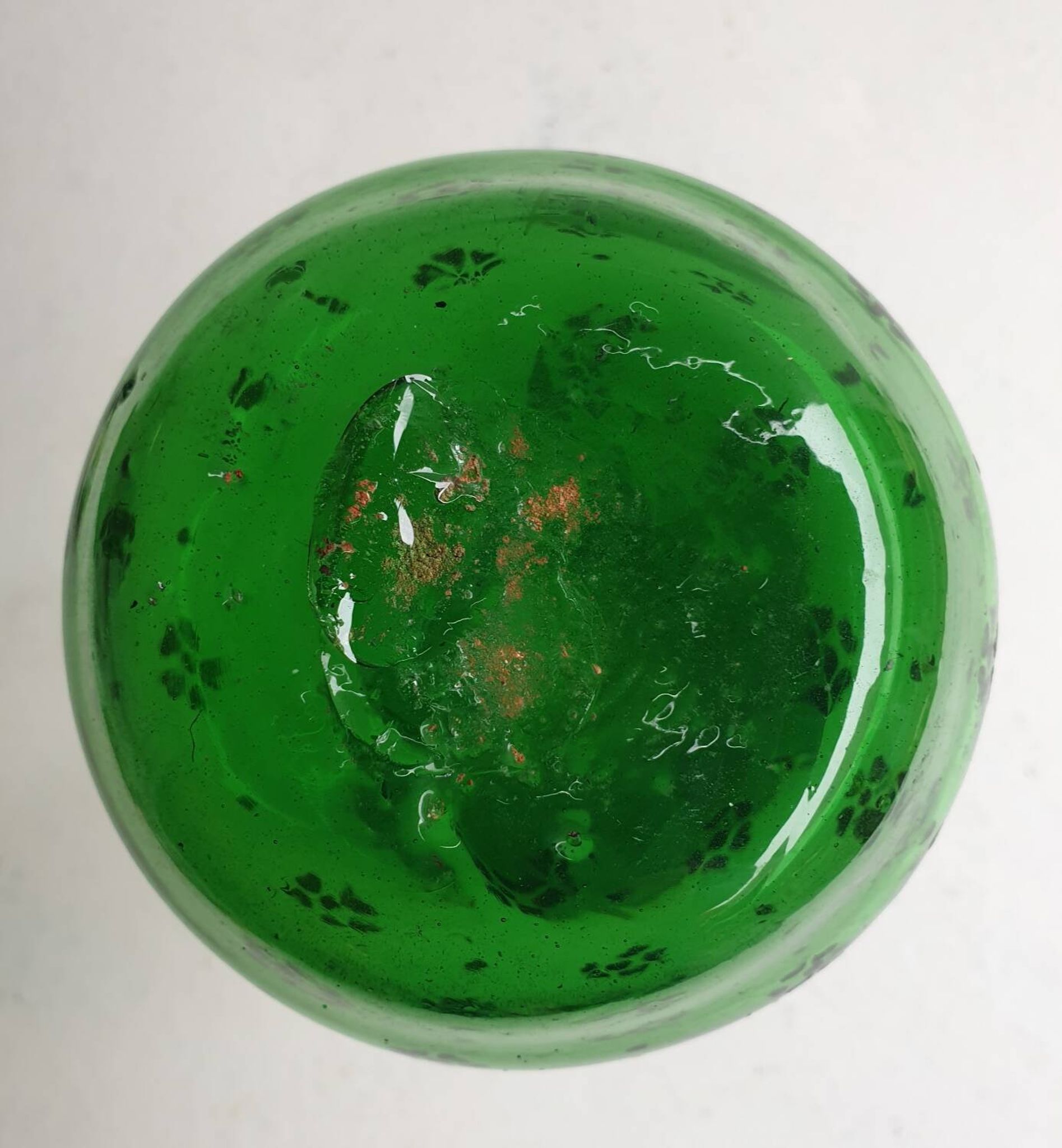 Vase en verre soufflé vert début XXème