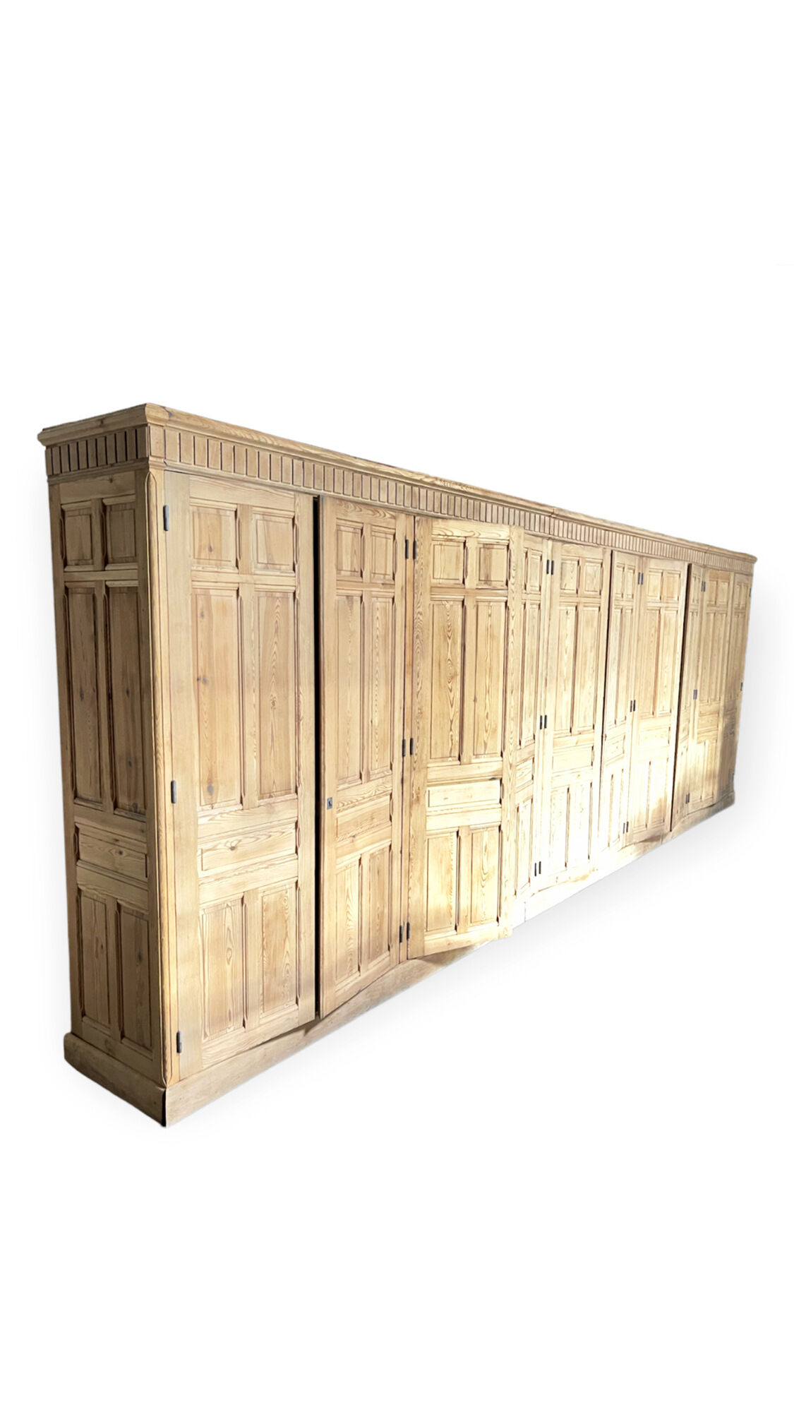 Ensemble placard 7m officine bois massif 10 portes 1950