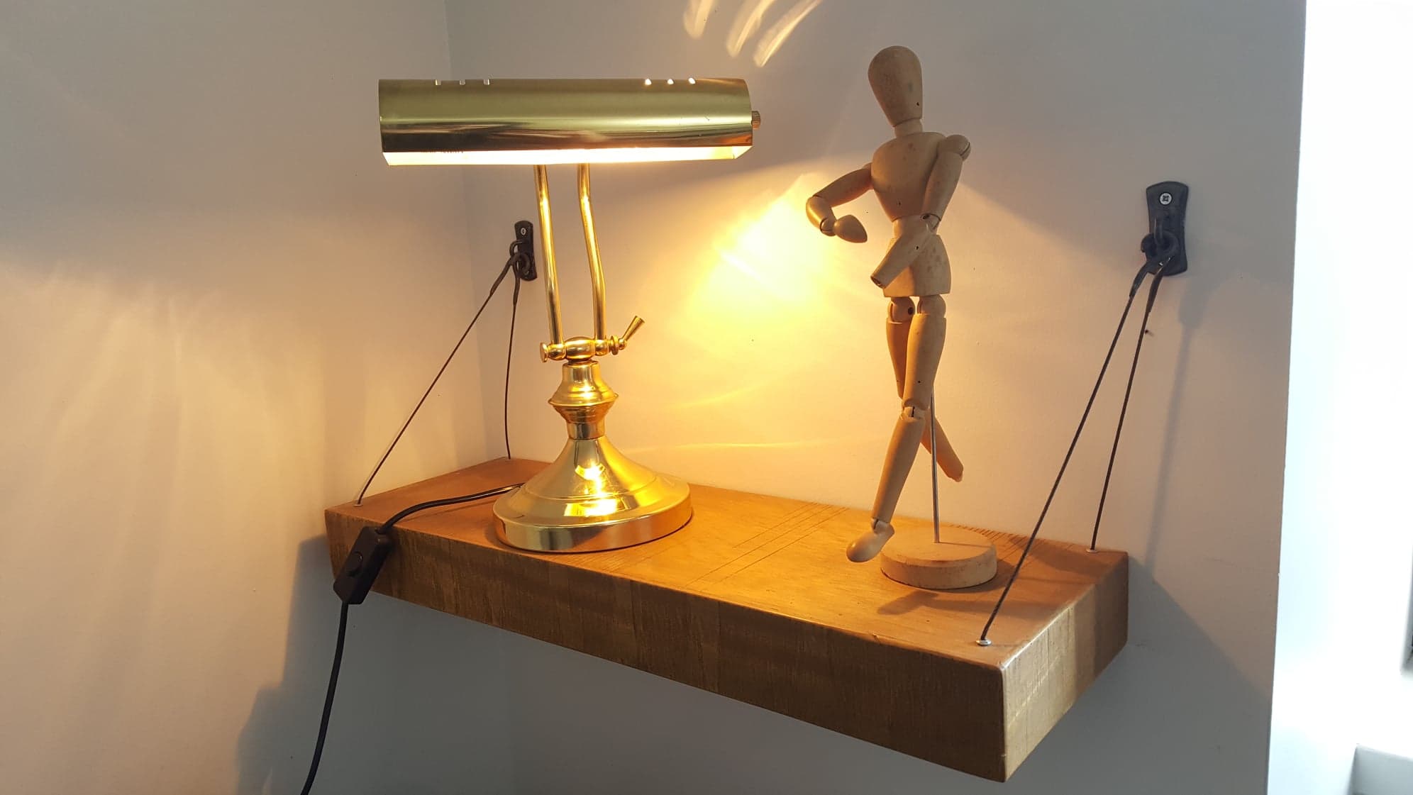 Notary gilded lamp