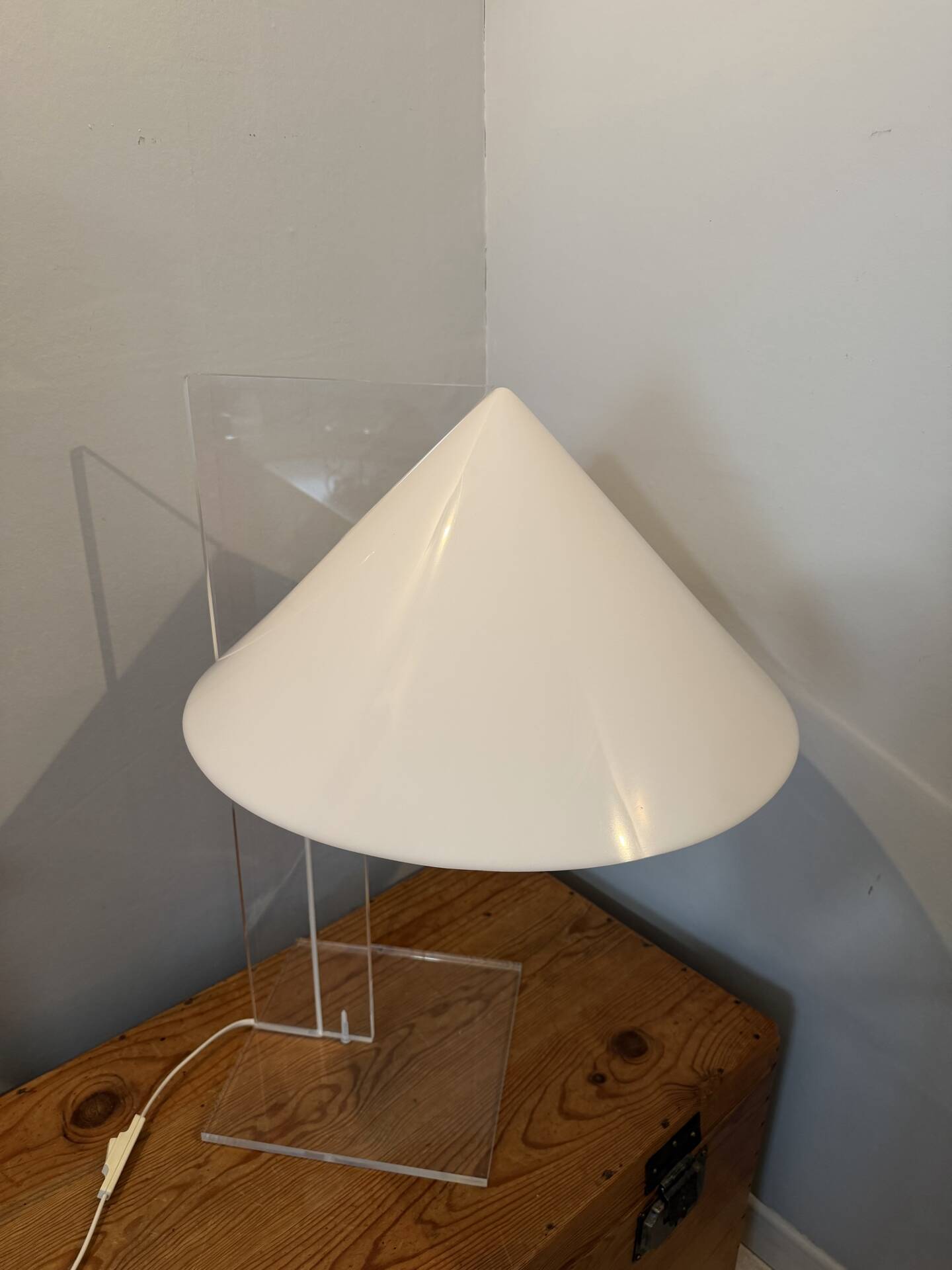 Minimalist design table lamp Harco Loor in plexiglass and perspex