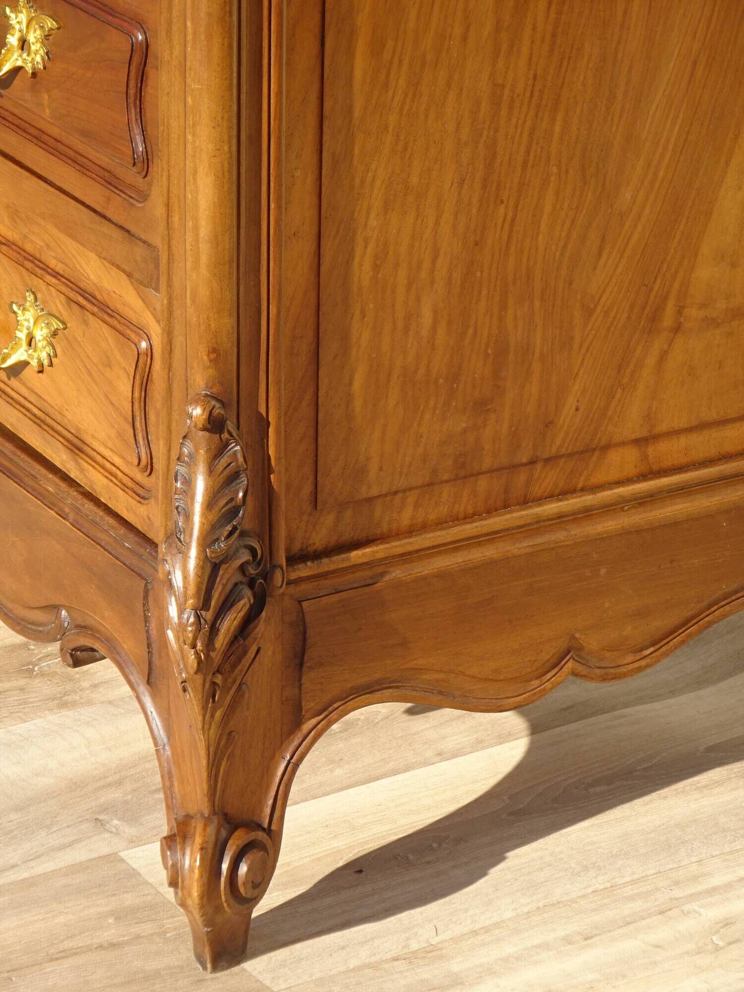 Commode en noyer Louis XV avec miroir