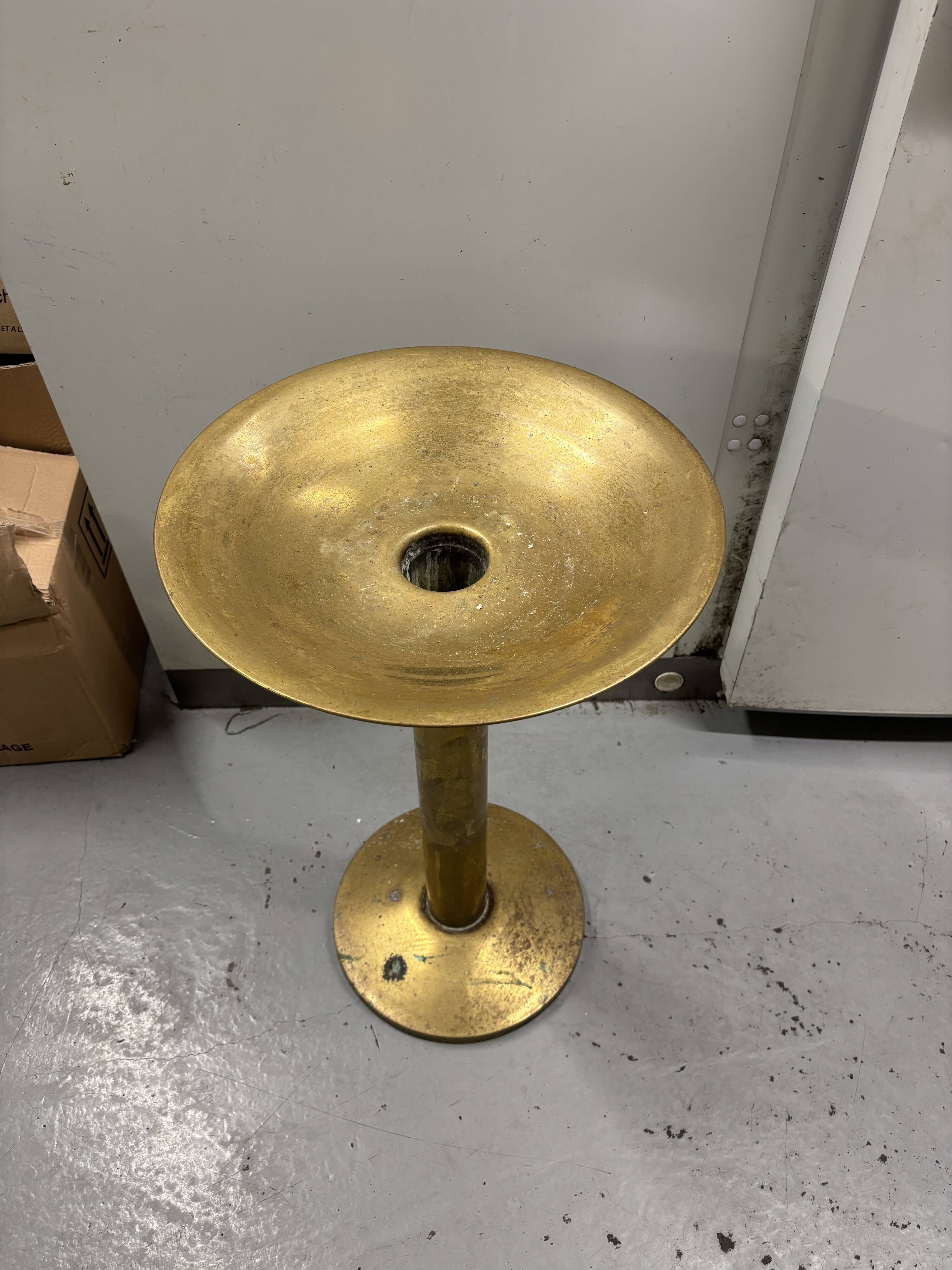 Cendrier sur pied en laiton