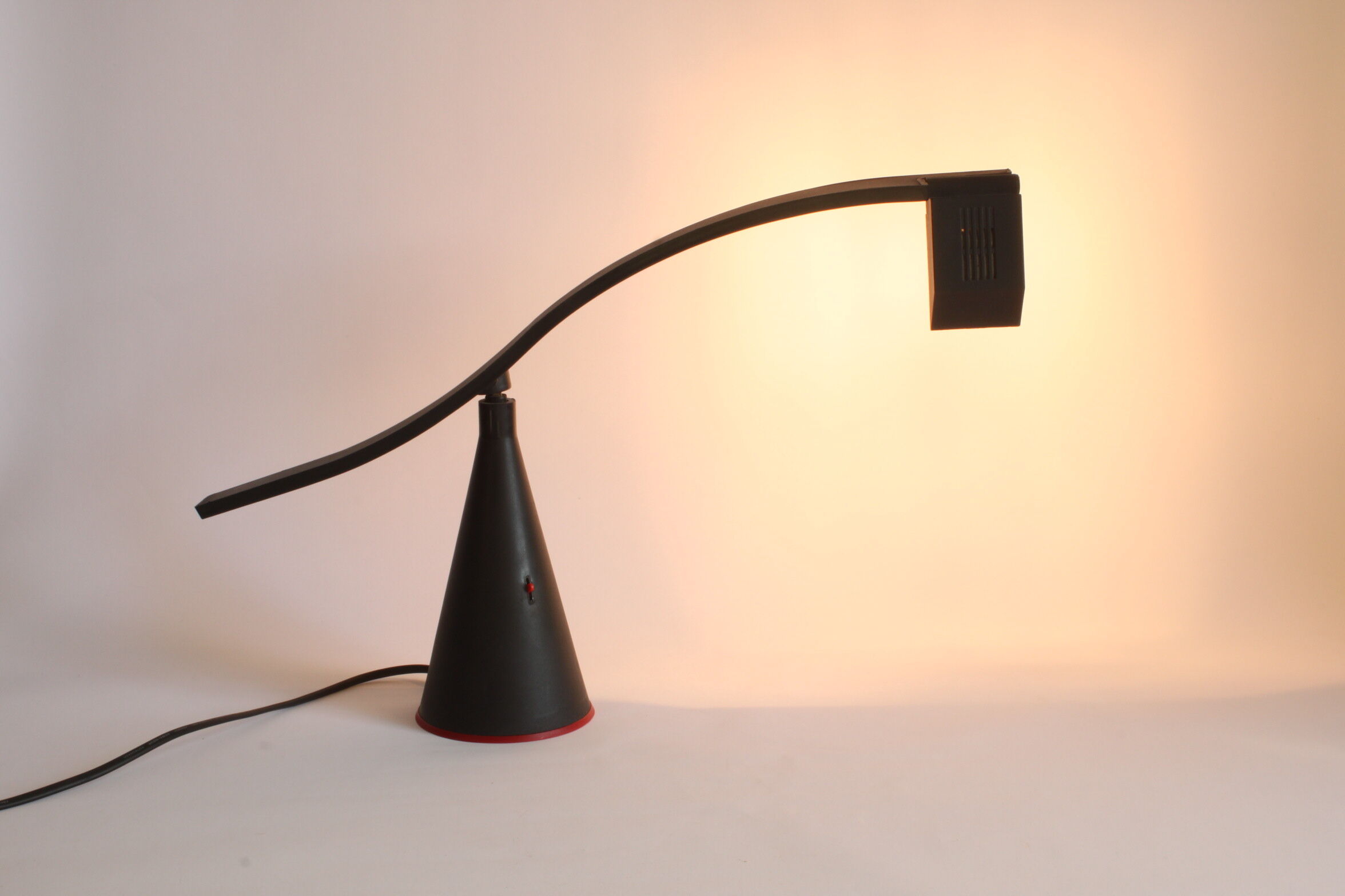 80s wave desk lamp by Fuder.