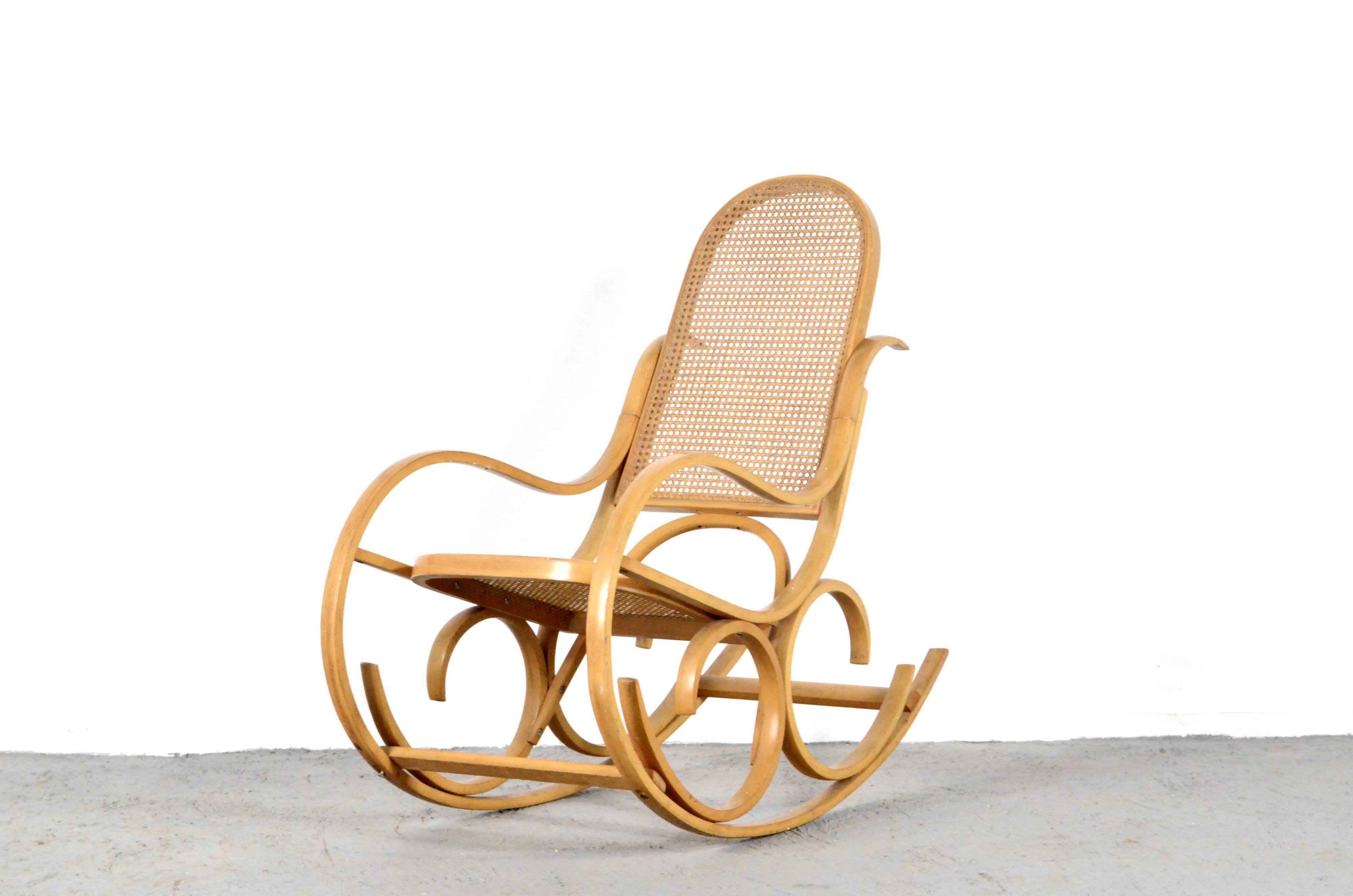 Fauteuil à bascule italien Luigi Crassevig en bois courbé
