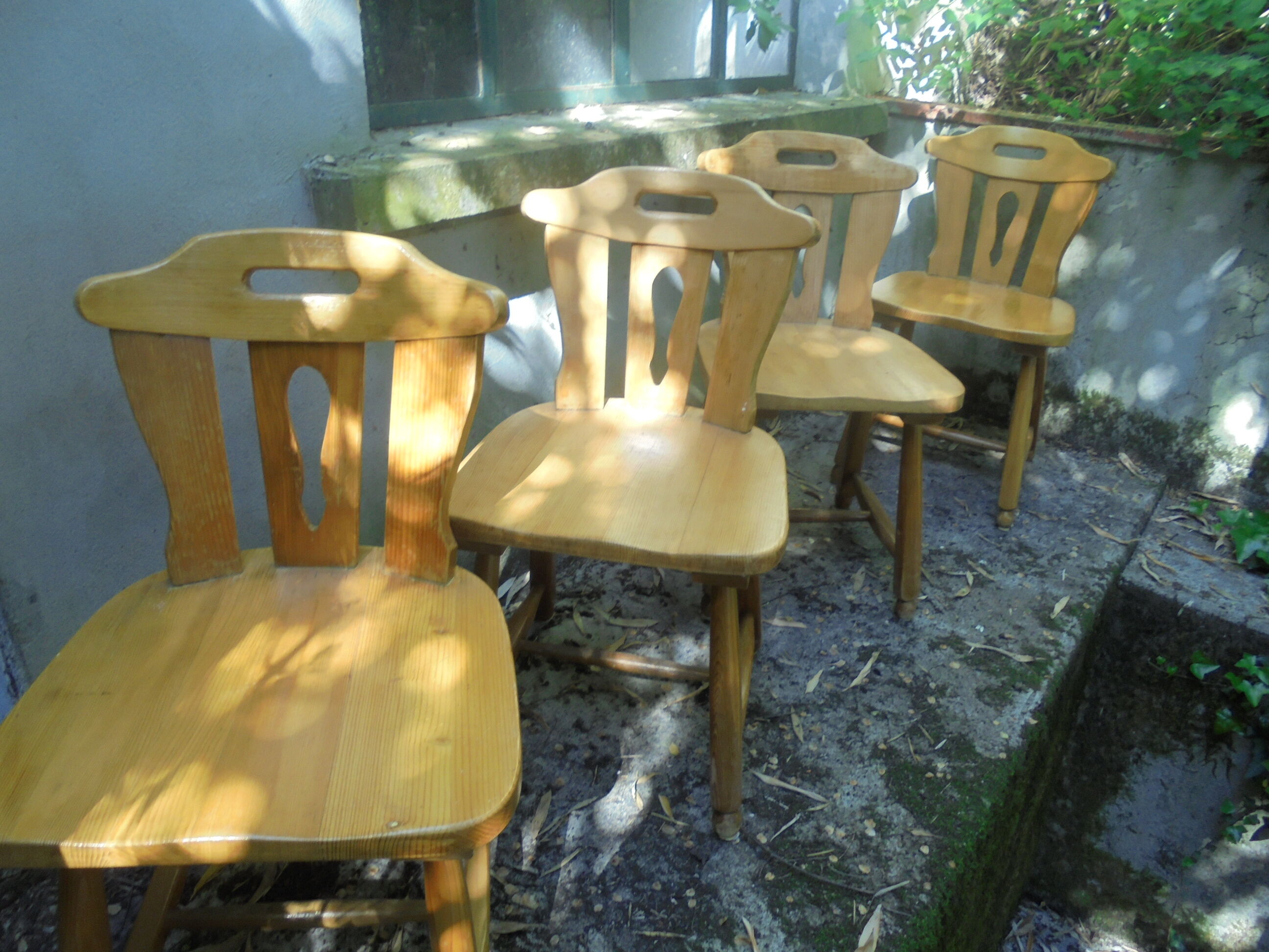 4 chaises en pin vers 1980