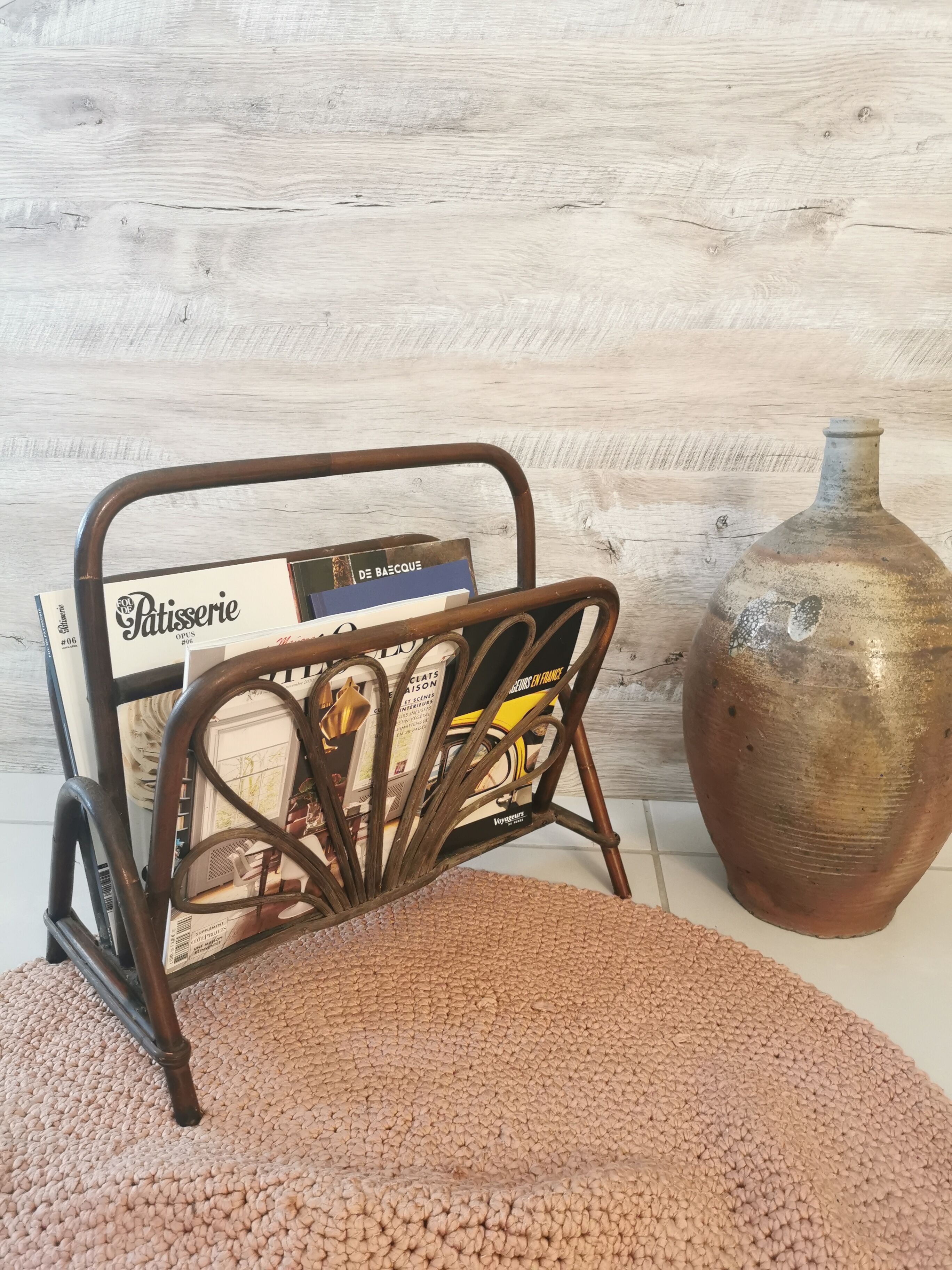 Vintage rattan magazine door