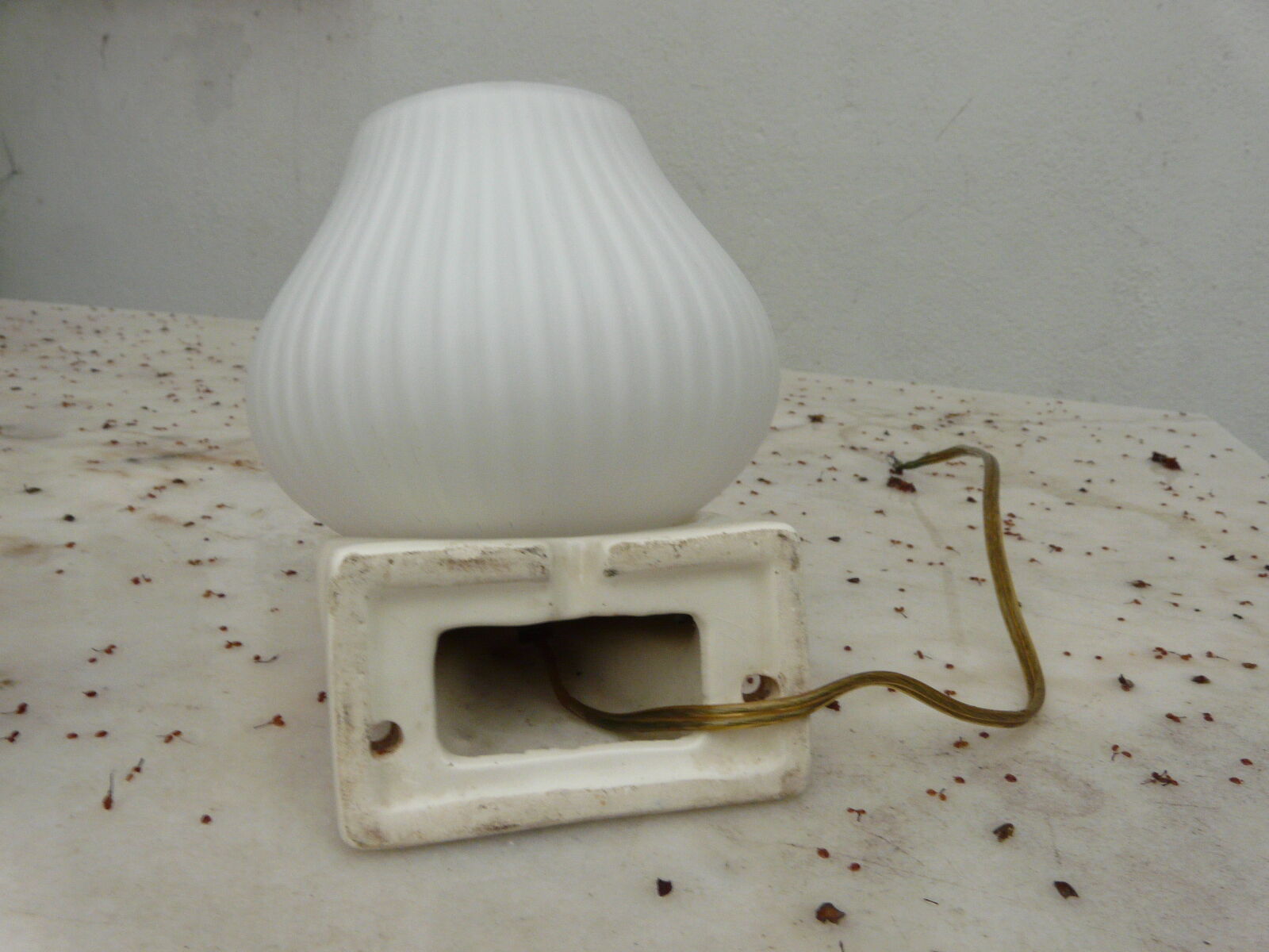 Porcelain or ceramic and art deco opaline wall light