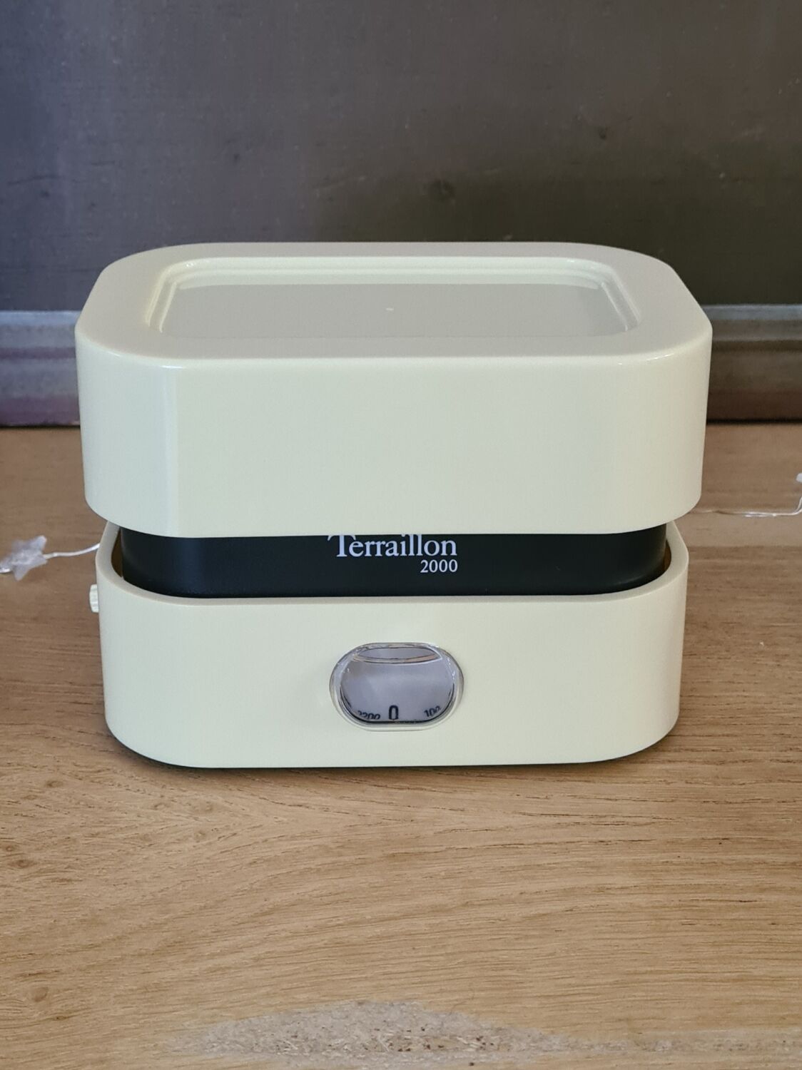 Vintage kitchen scale