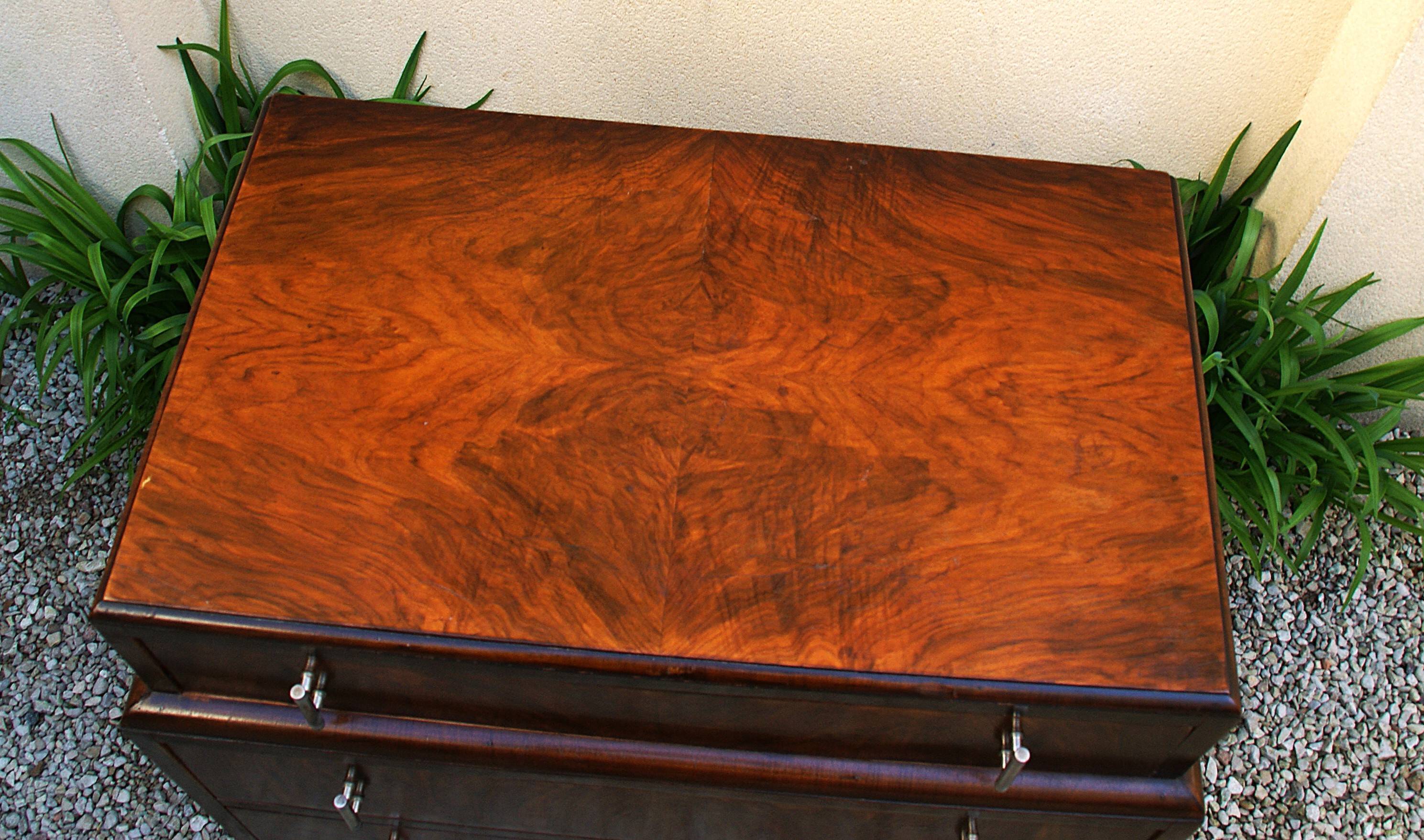 Pretty little Art Deco chest of drawers from the 1930s in walnut.