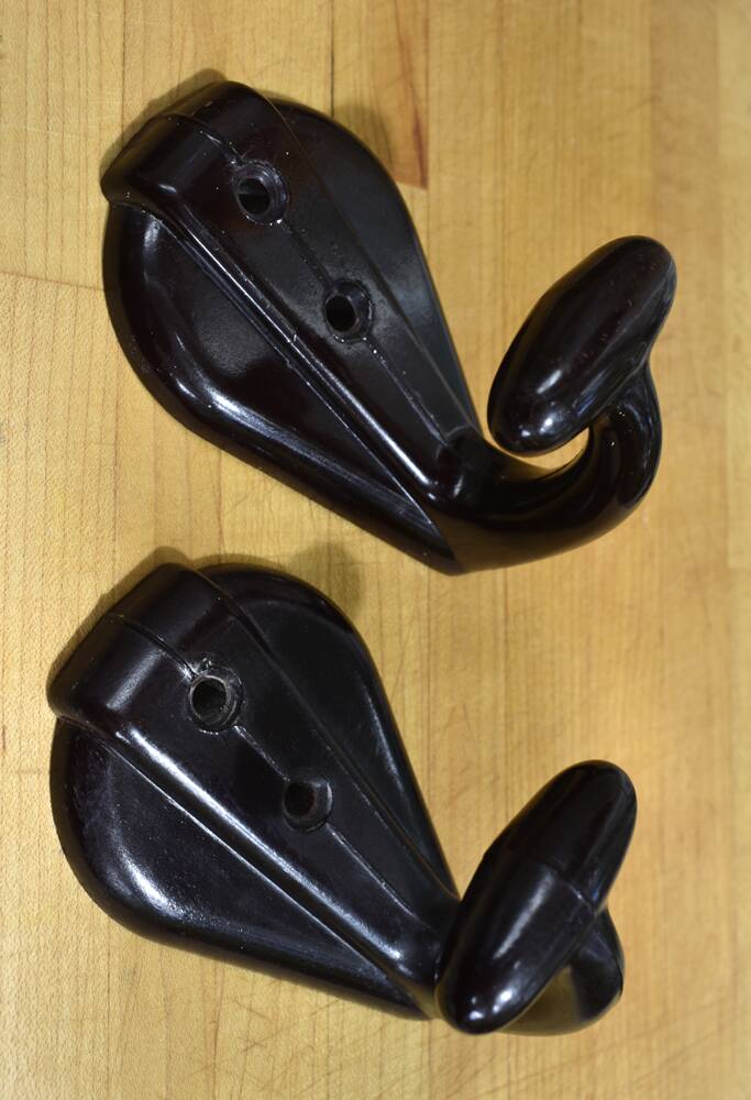 Bakelite school coat hook from the end of the 50s (set of 2)