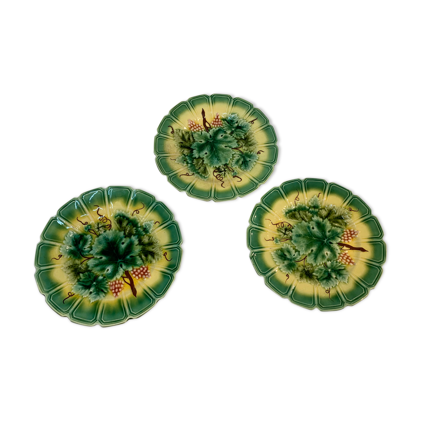 3 plates barbotine theme vines