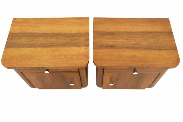 Tables de chevet vintage en bois du milieu du XXe siècle, après rénovation.