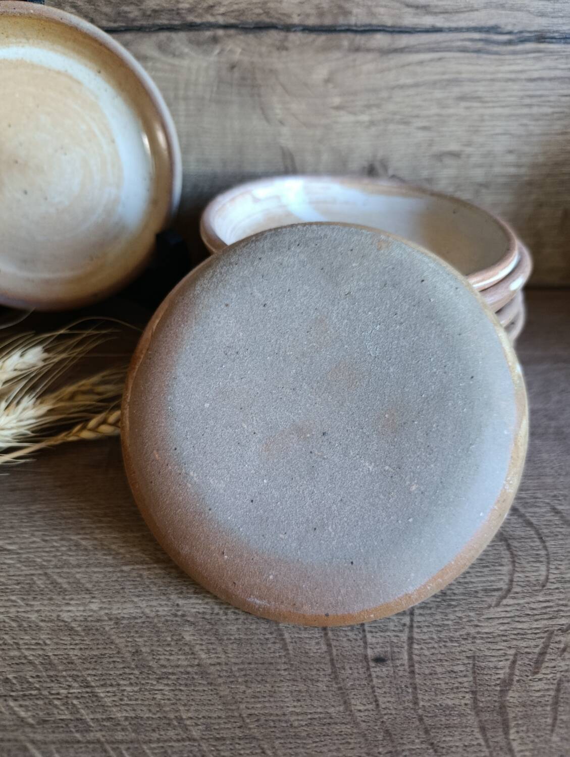 8 small dessert plates in raw and refined stoneware, vintage.