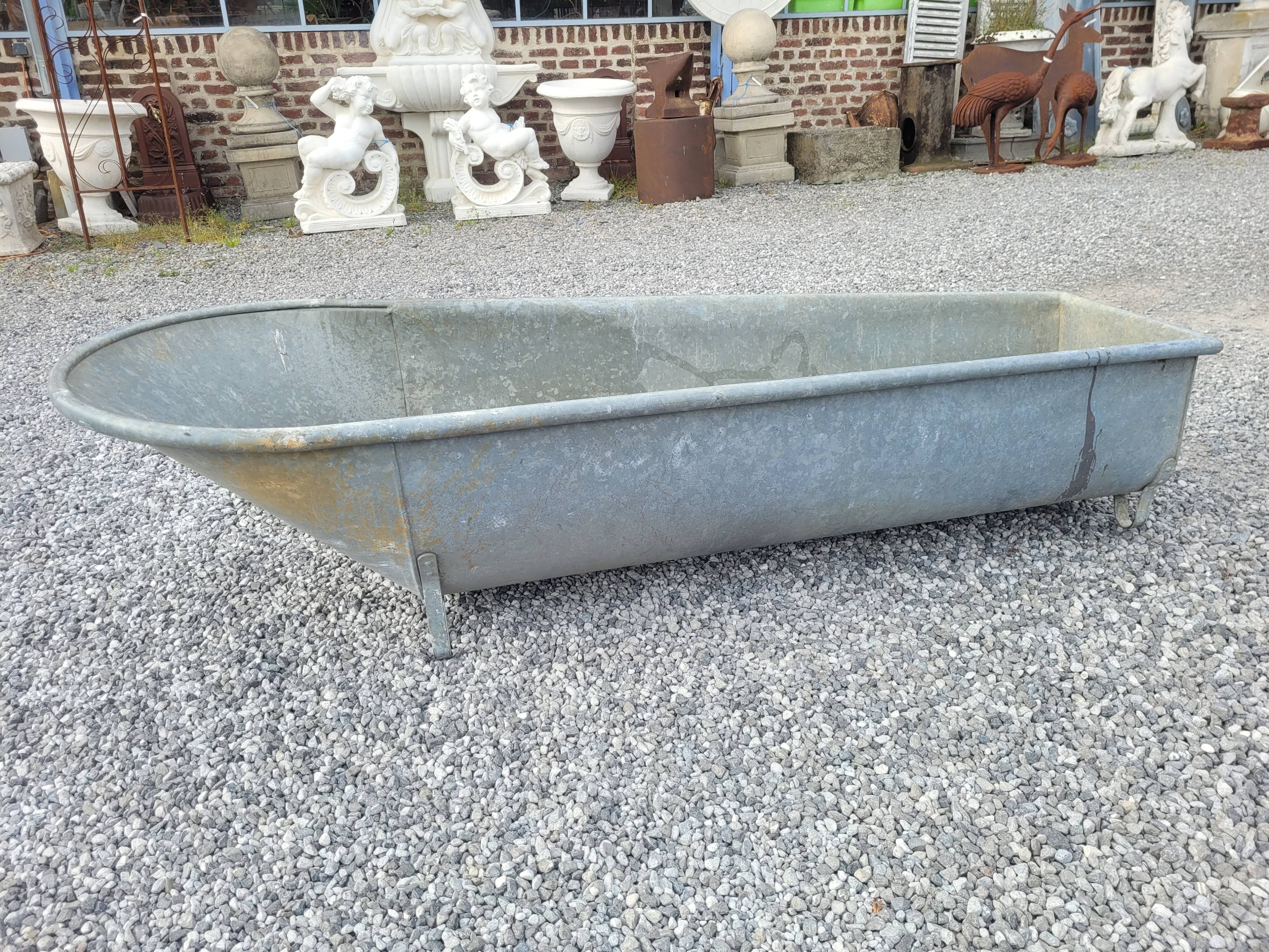 Baignoire en zinc ancienne