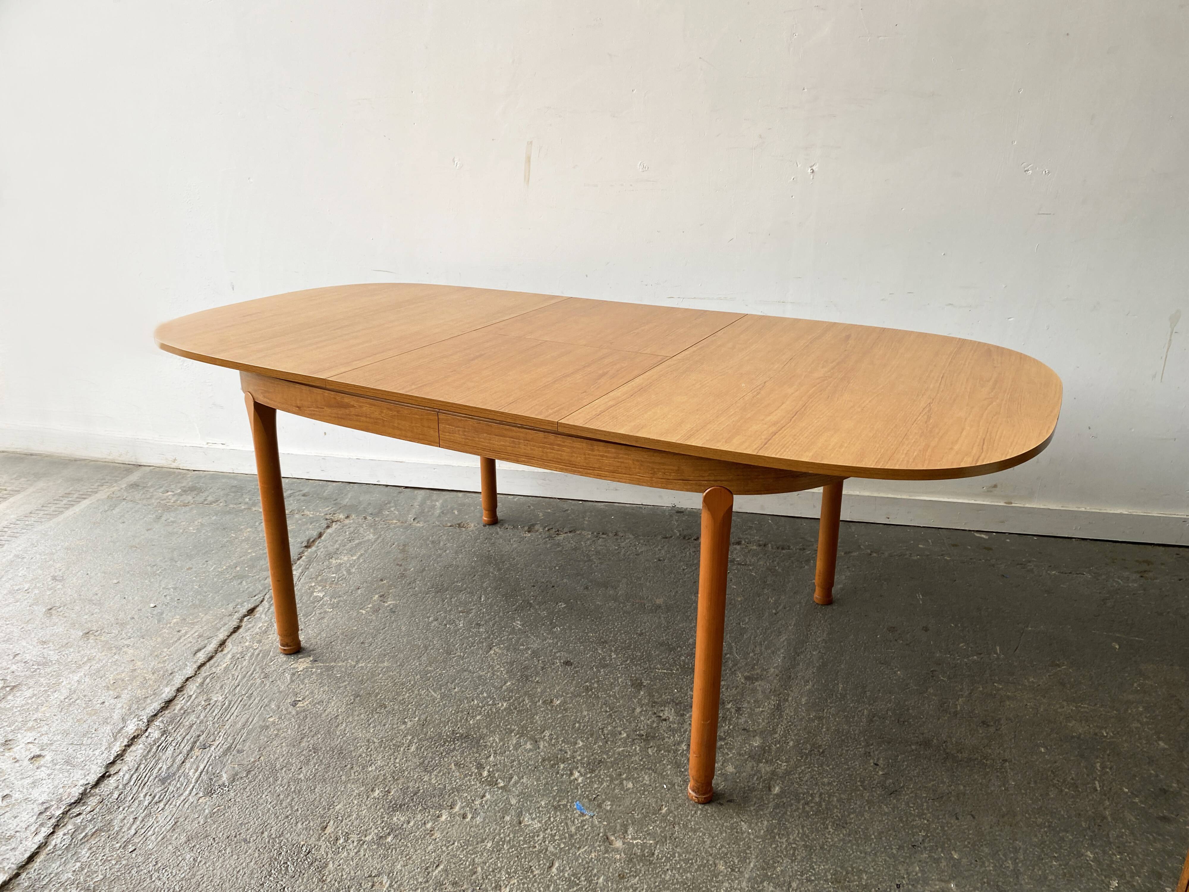 Grande table de salle à manger extensible de style moderne du milieu du siècle, années 1960, par Schreiber