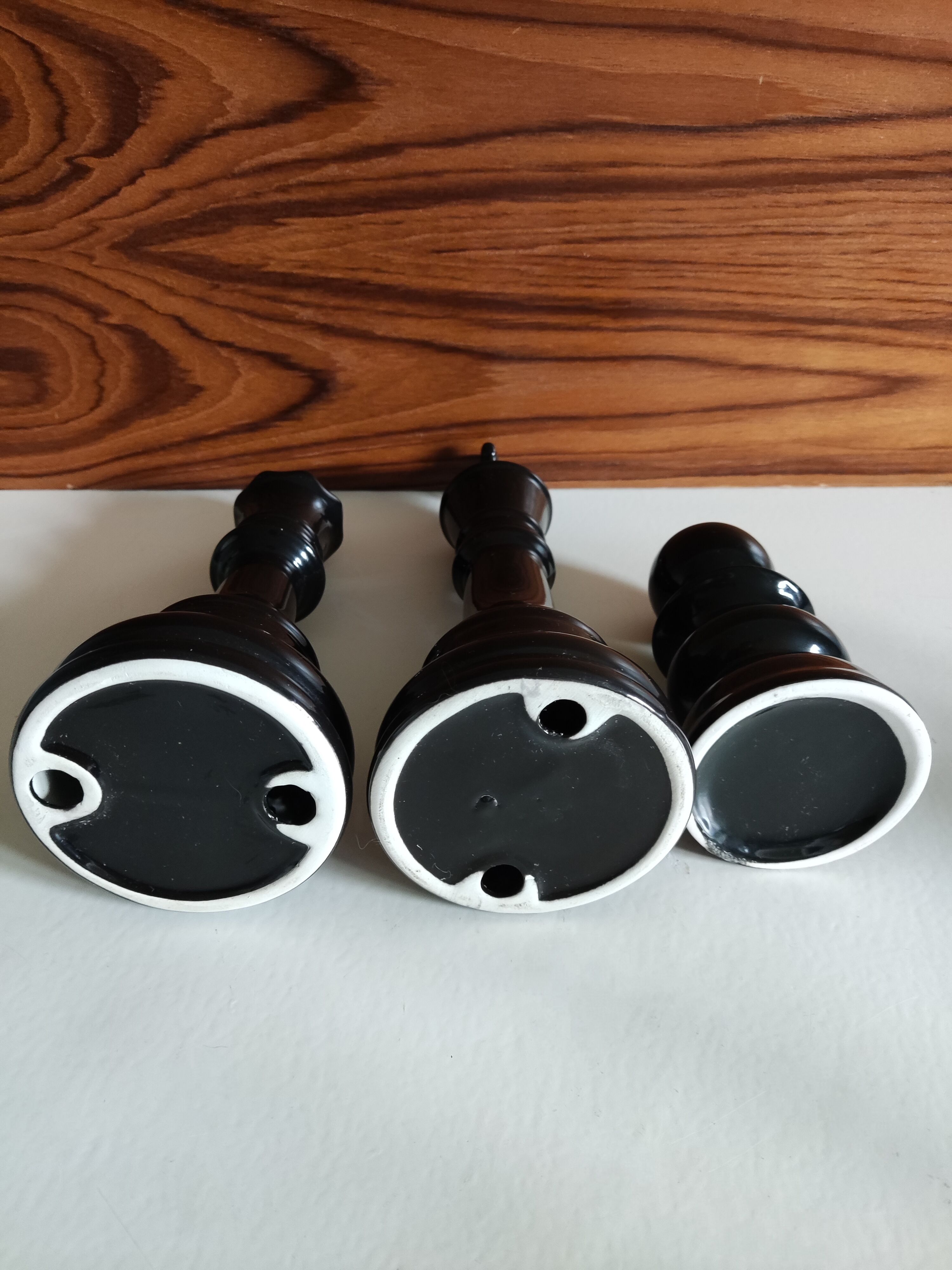 5 black and white ceramic chess pieces