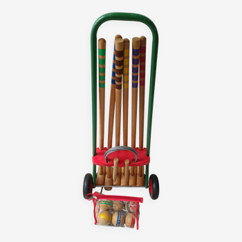 Jeu de croquet complet. A roulettes. Pour 6 personnes.