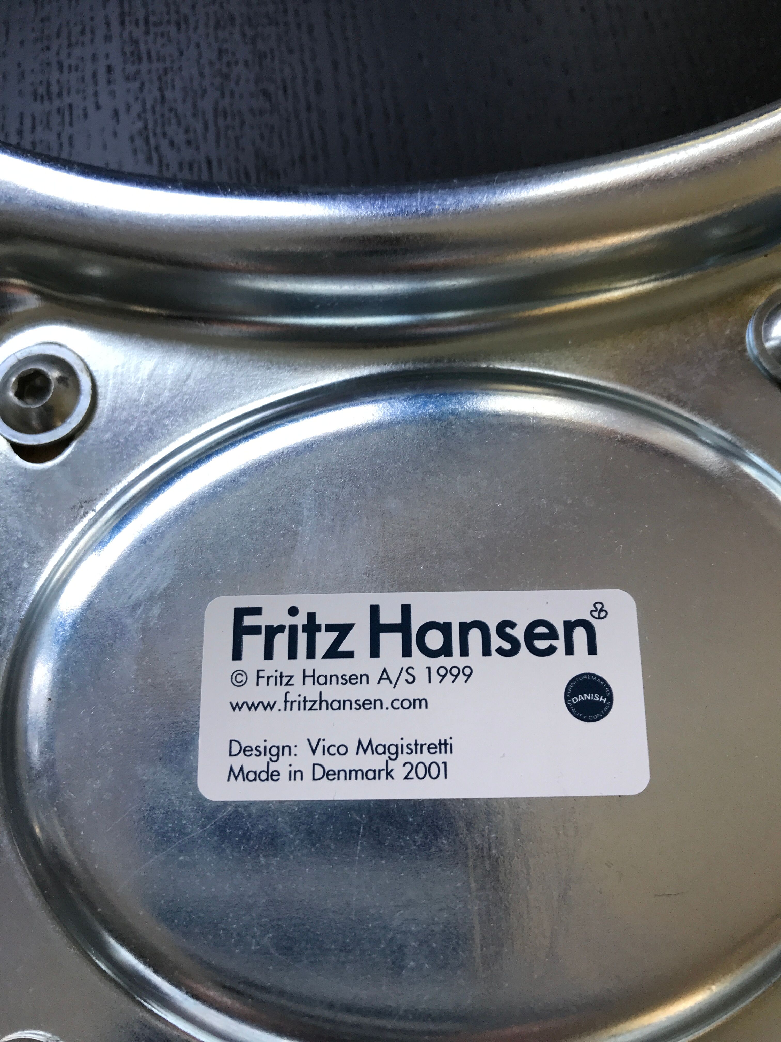 Pair of chairs Vicoduo designer Vico Magistretti