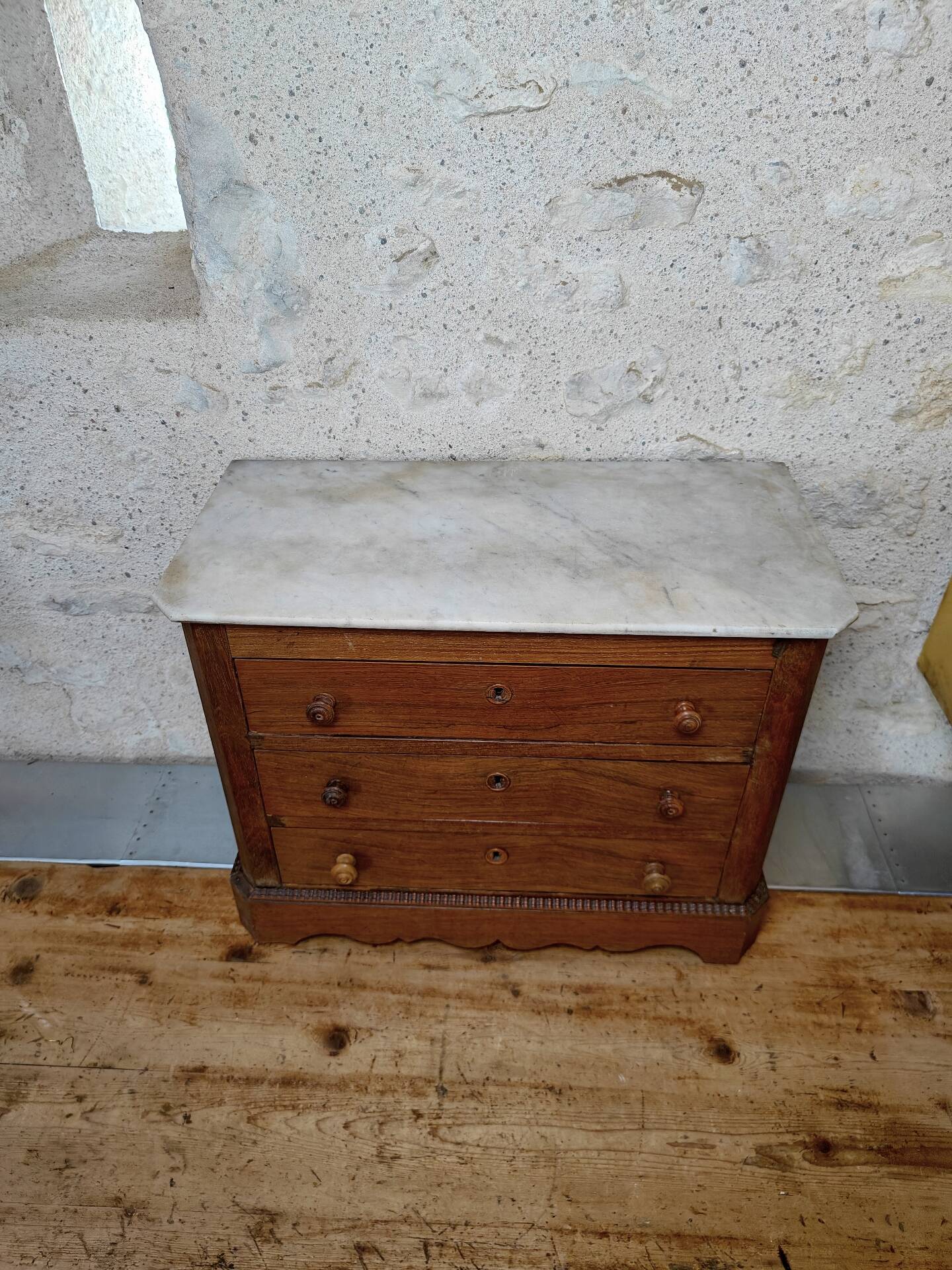 Small miniature table chest in oak and marble.