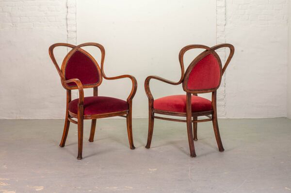 Chaises d'appoint vintage en bois et velours rouge en forme de cœur. Lot de 2. Années 1950.