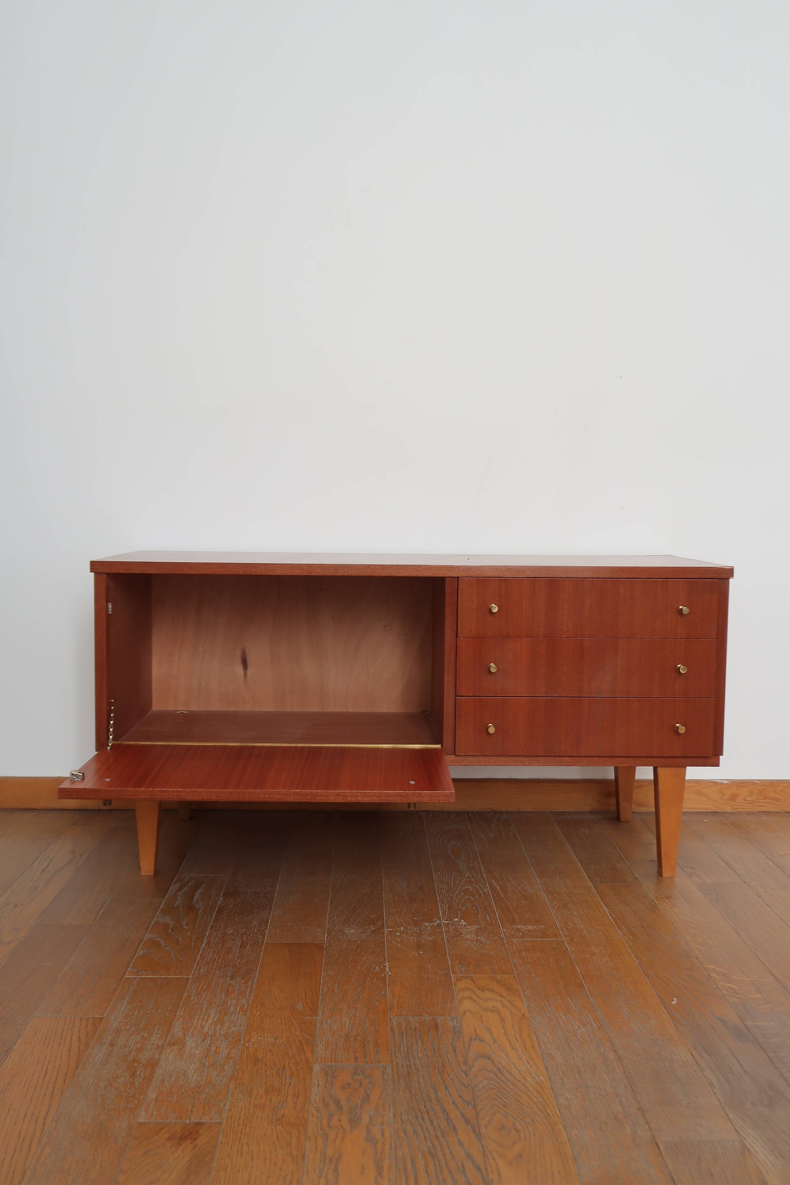 Small Scandinavian row