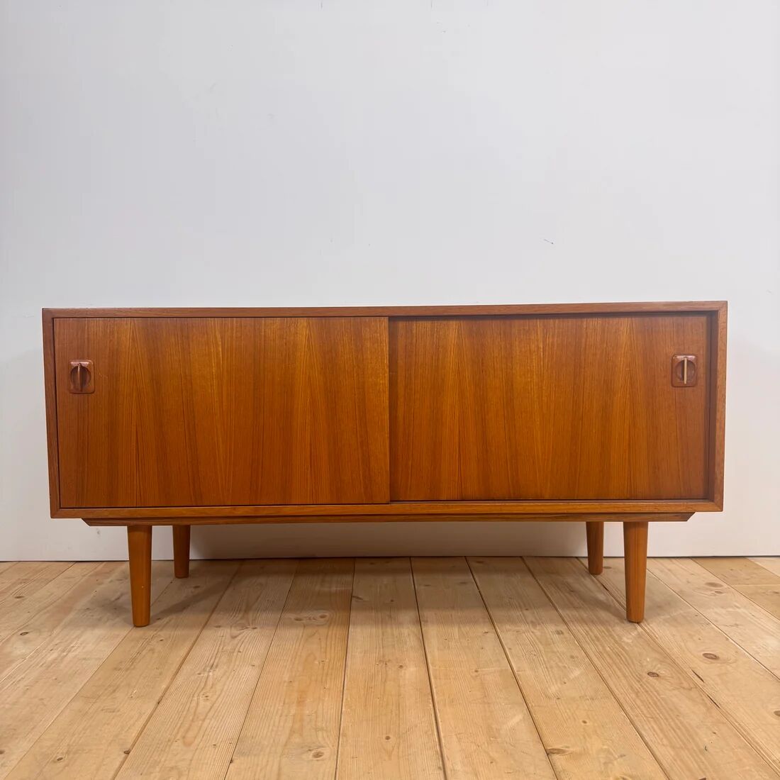 Buffet en teck avec porte-disques interne, Danemark 1960