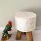 Tabouret rond tripode en capiz