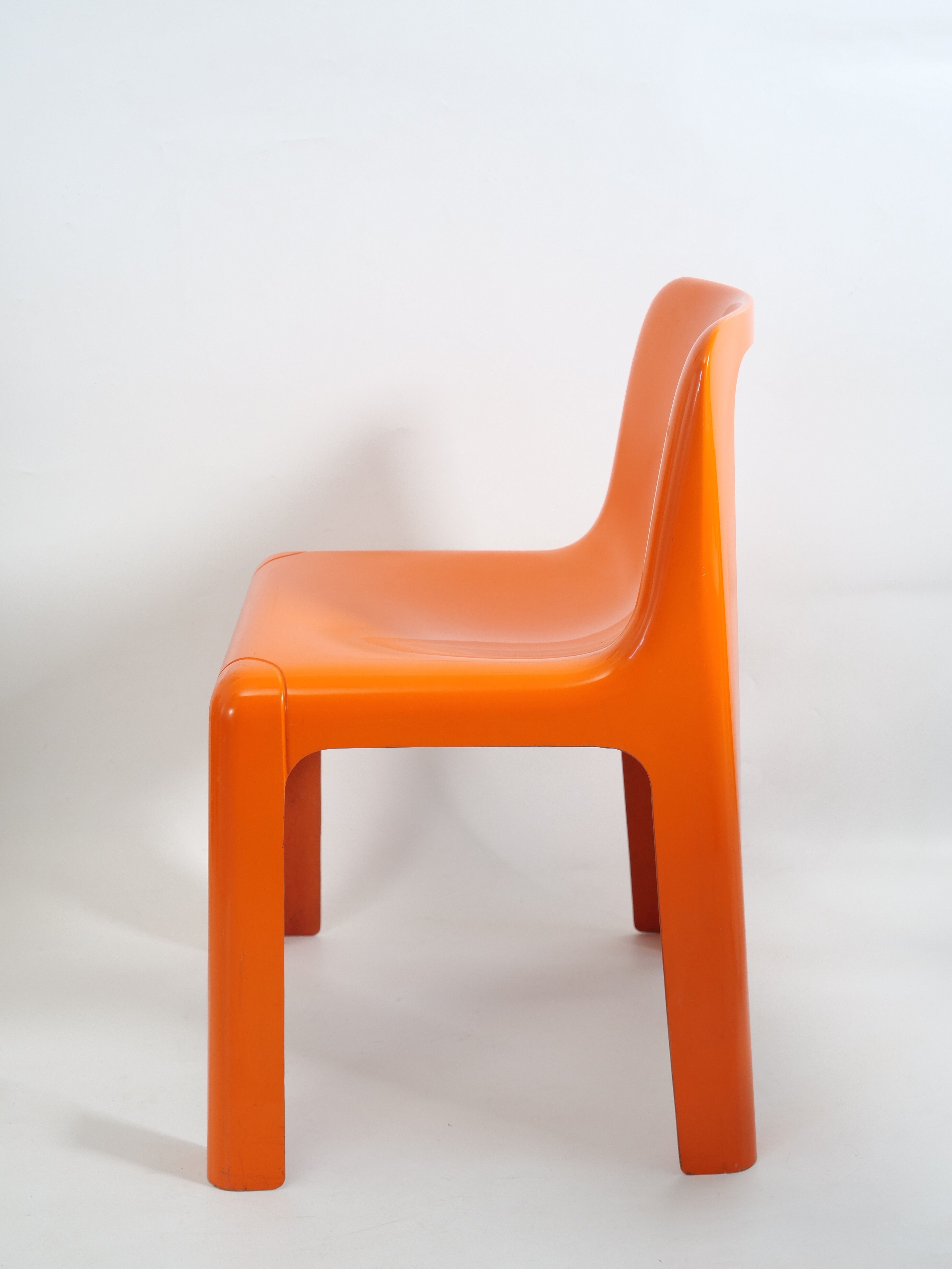 Fiberglass chair by Marc Berthier model Ozoo 700