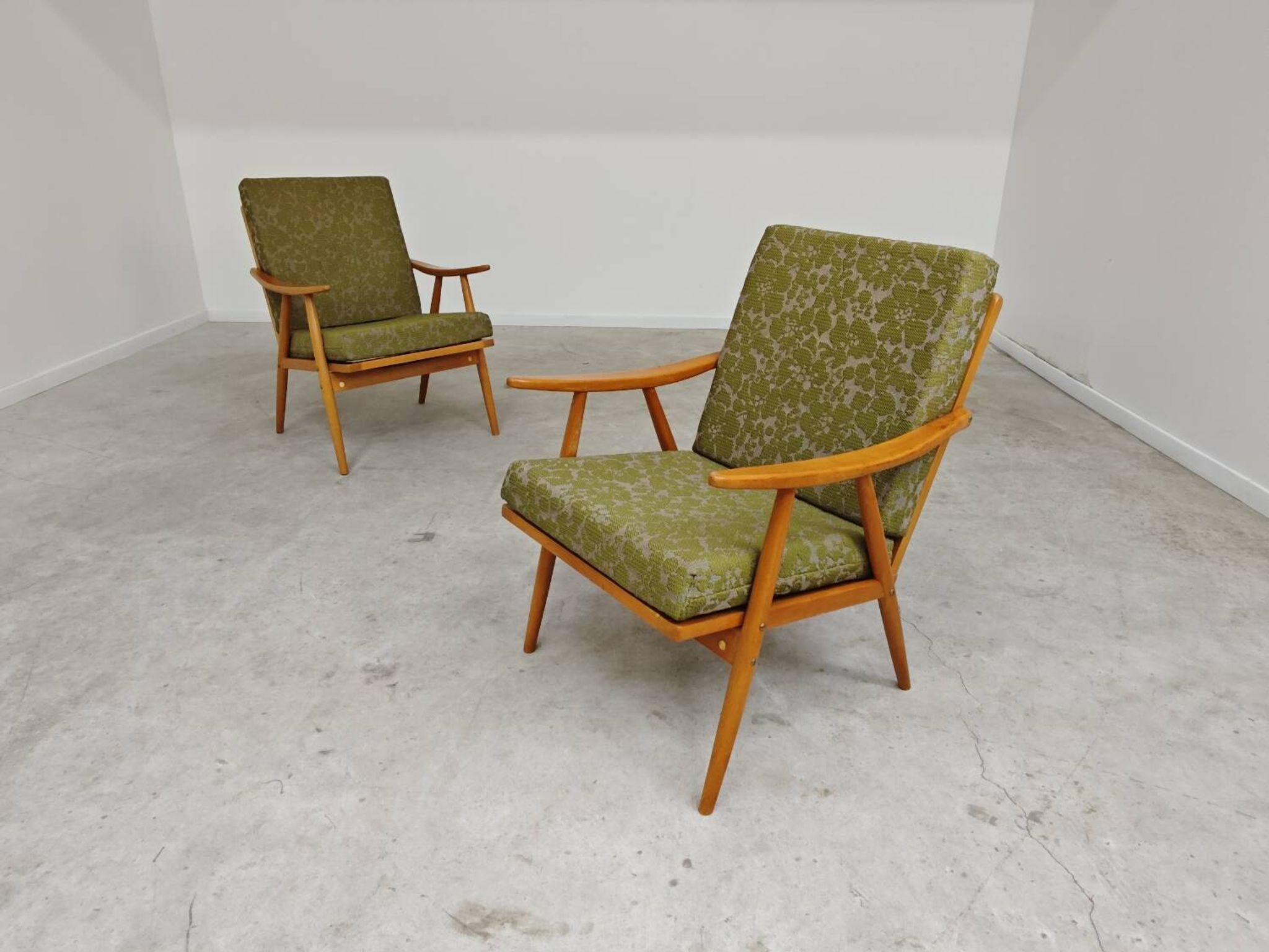Pair of "boomerang" armchairs by Antonin Suman for Ton "Thonet" 1960