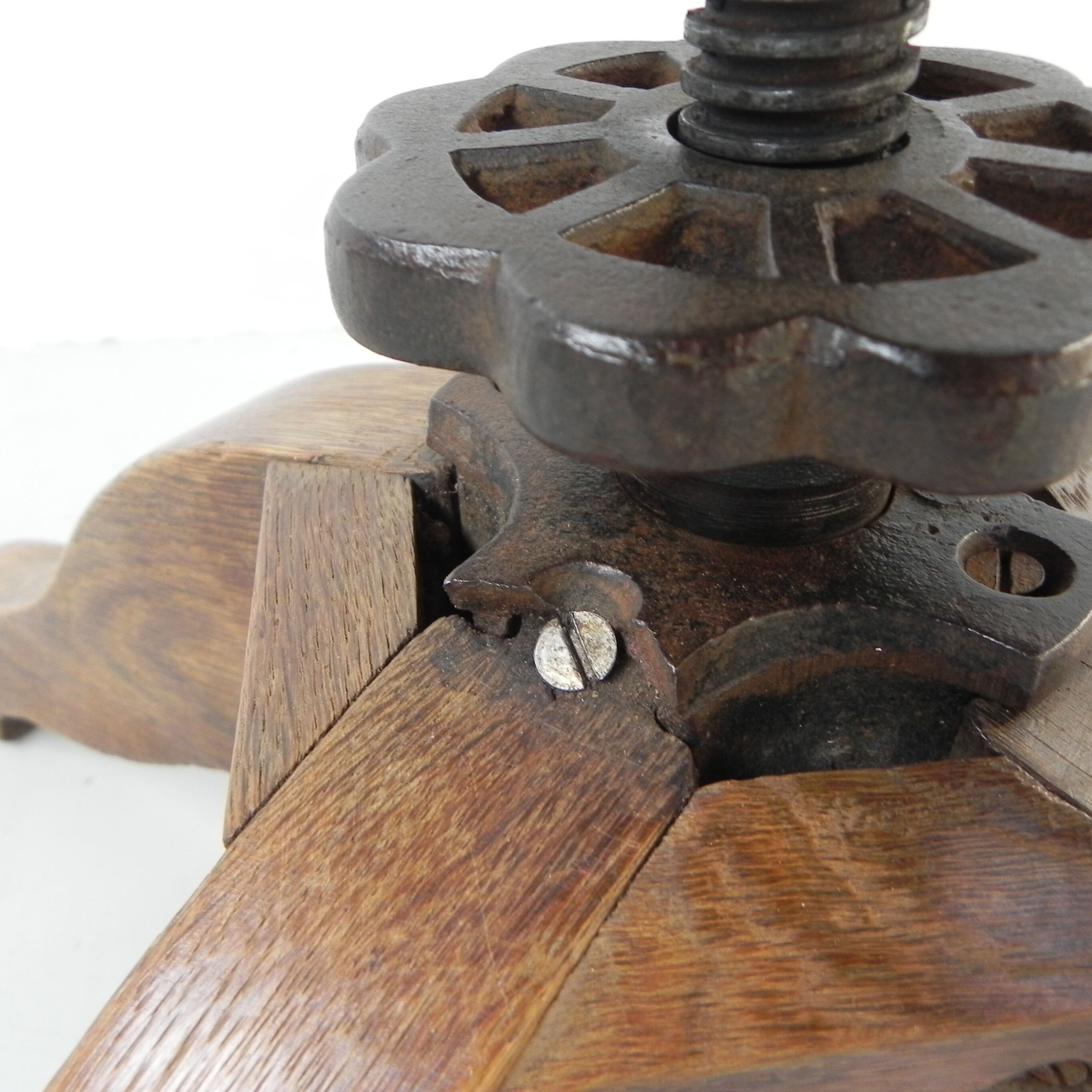 Oak office chair with spring mechanism and armrests