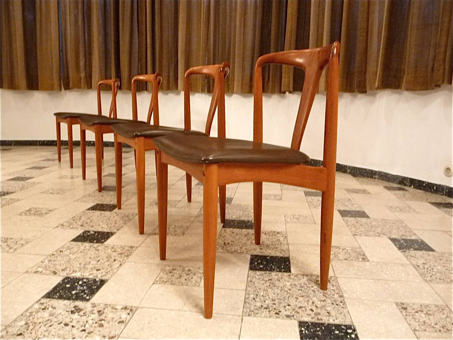Ensemble de 4 chaises de salle à manger "Juliane" en teck par Johannes Andersen pour Uldum, Danemark 1960