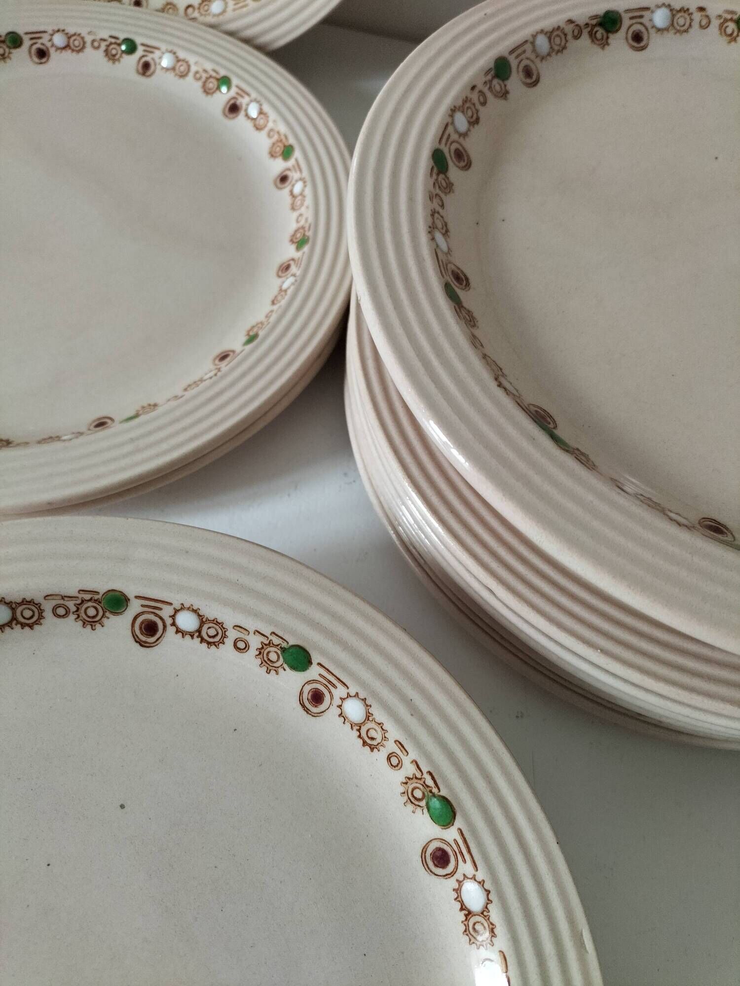 Plats à gâteaux et assiettes à dessert Longwy modèle Betty
