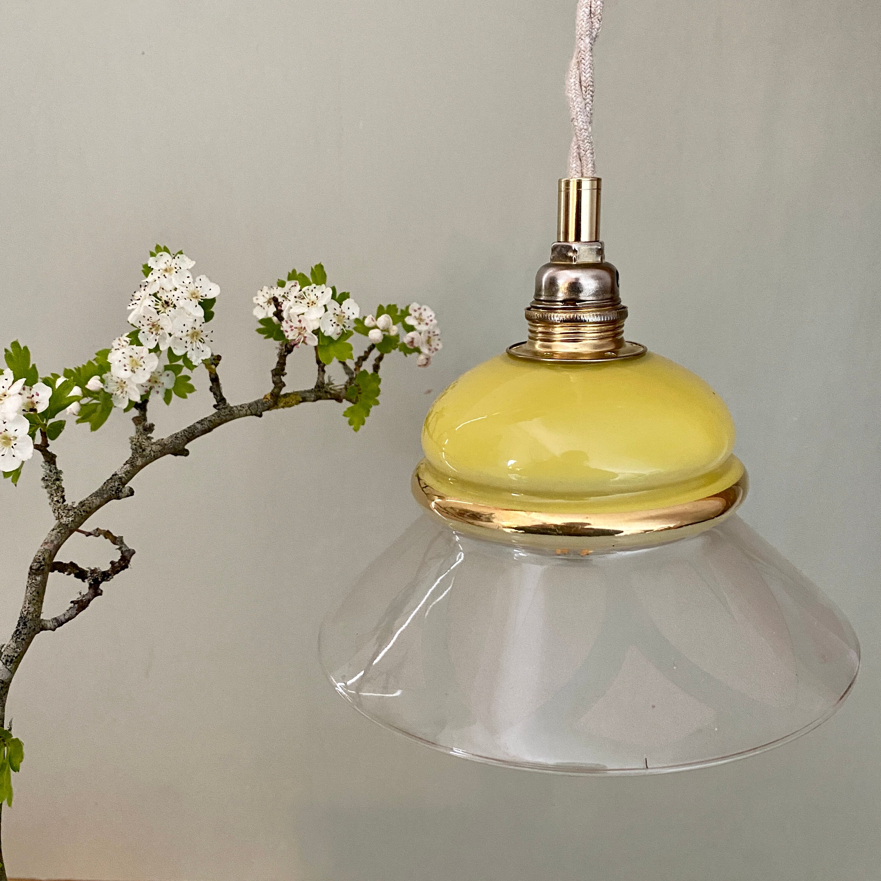 Vintage lampshade ride in yellow and transparent glass