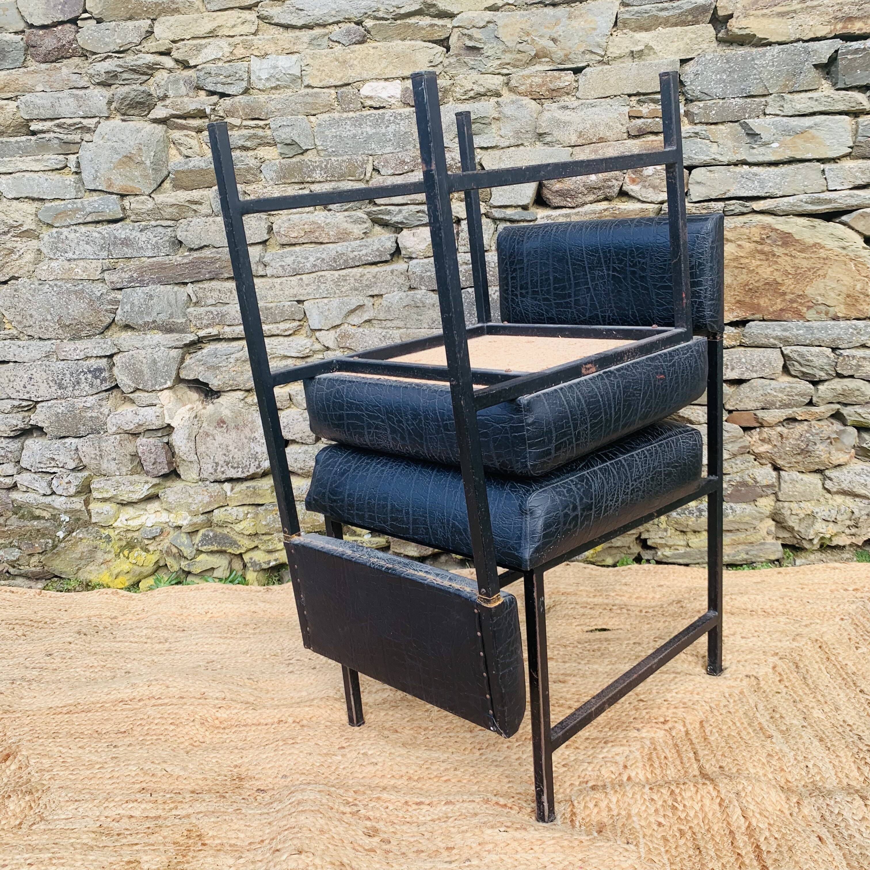 Ensemble de 4 chauffeuses modernistes