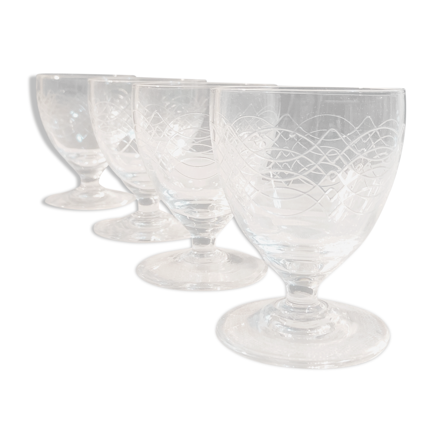 4 wine glasses