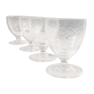 4 wine glasses