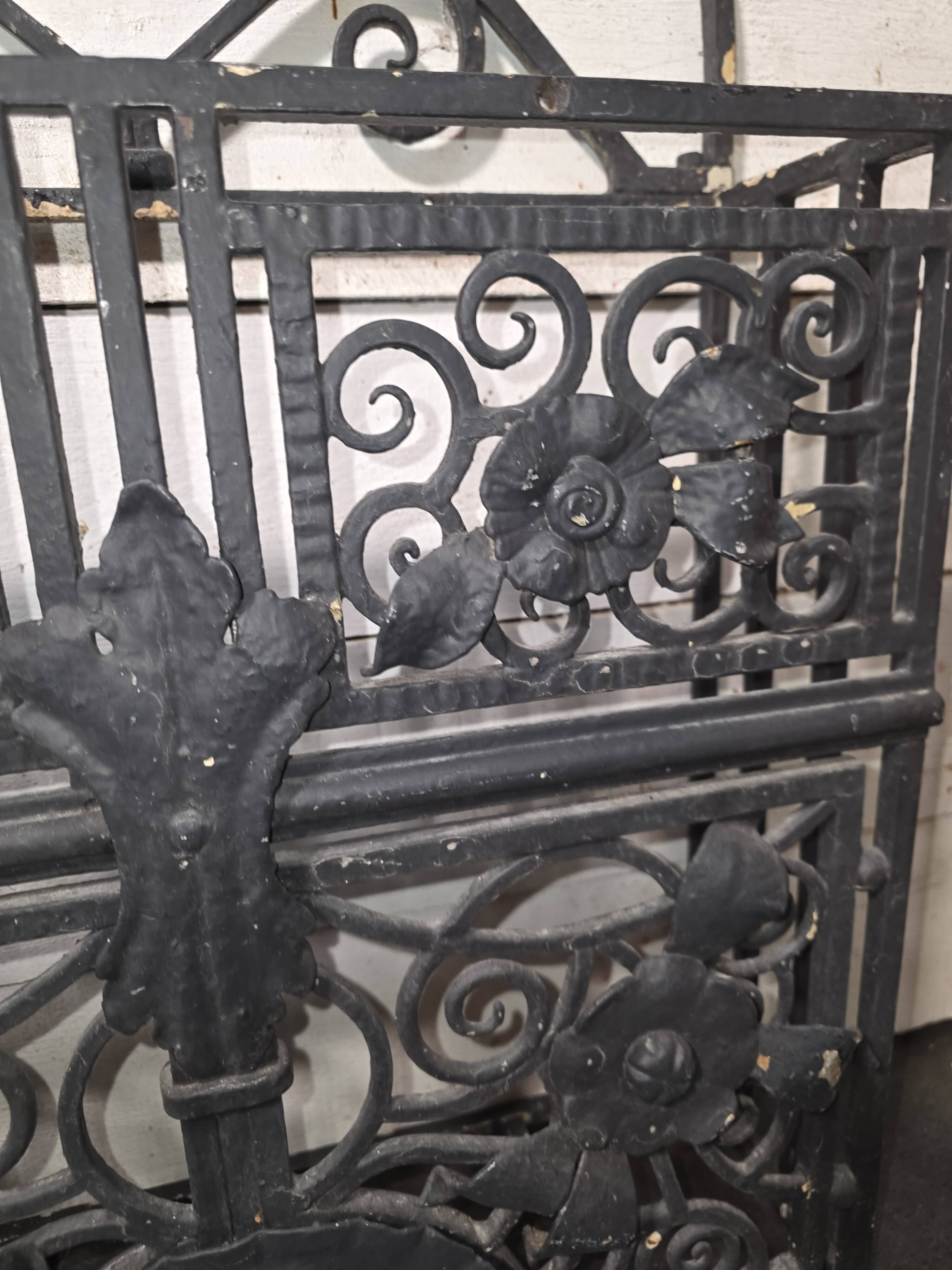 Art Deco coat rack wardrobe in wrought iron from the 1930s.