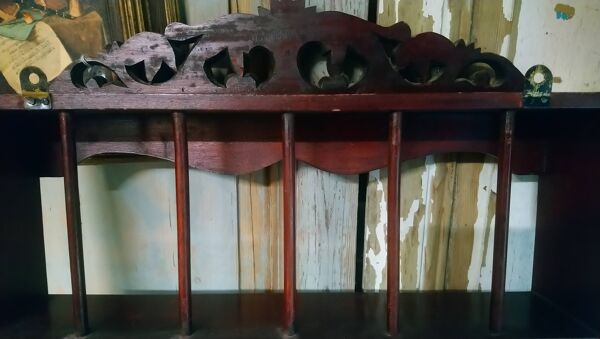 Etgère murale en bois sculpté pour collection ou autre.
