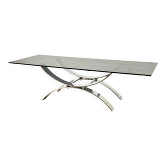 Table basse allongée en verre avec base chromée élégante