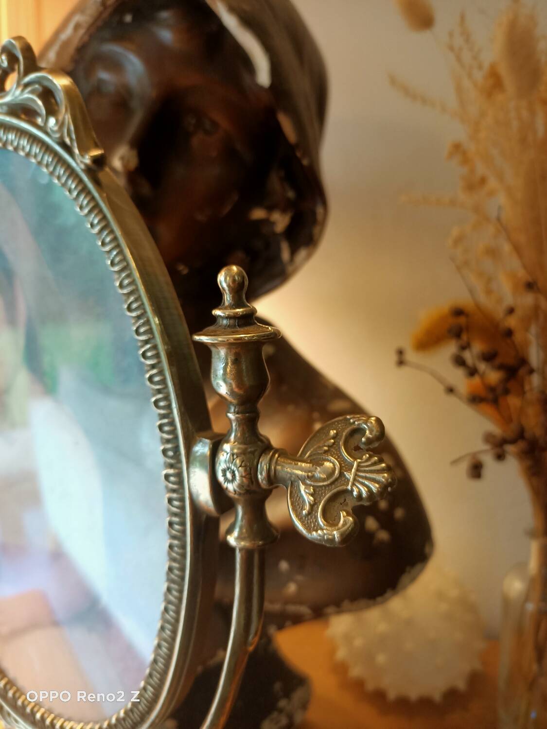Adjustable photo frame