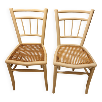 2 chaises en bois blanc