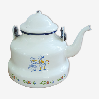 Enamelled sheet metal kettle