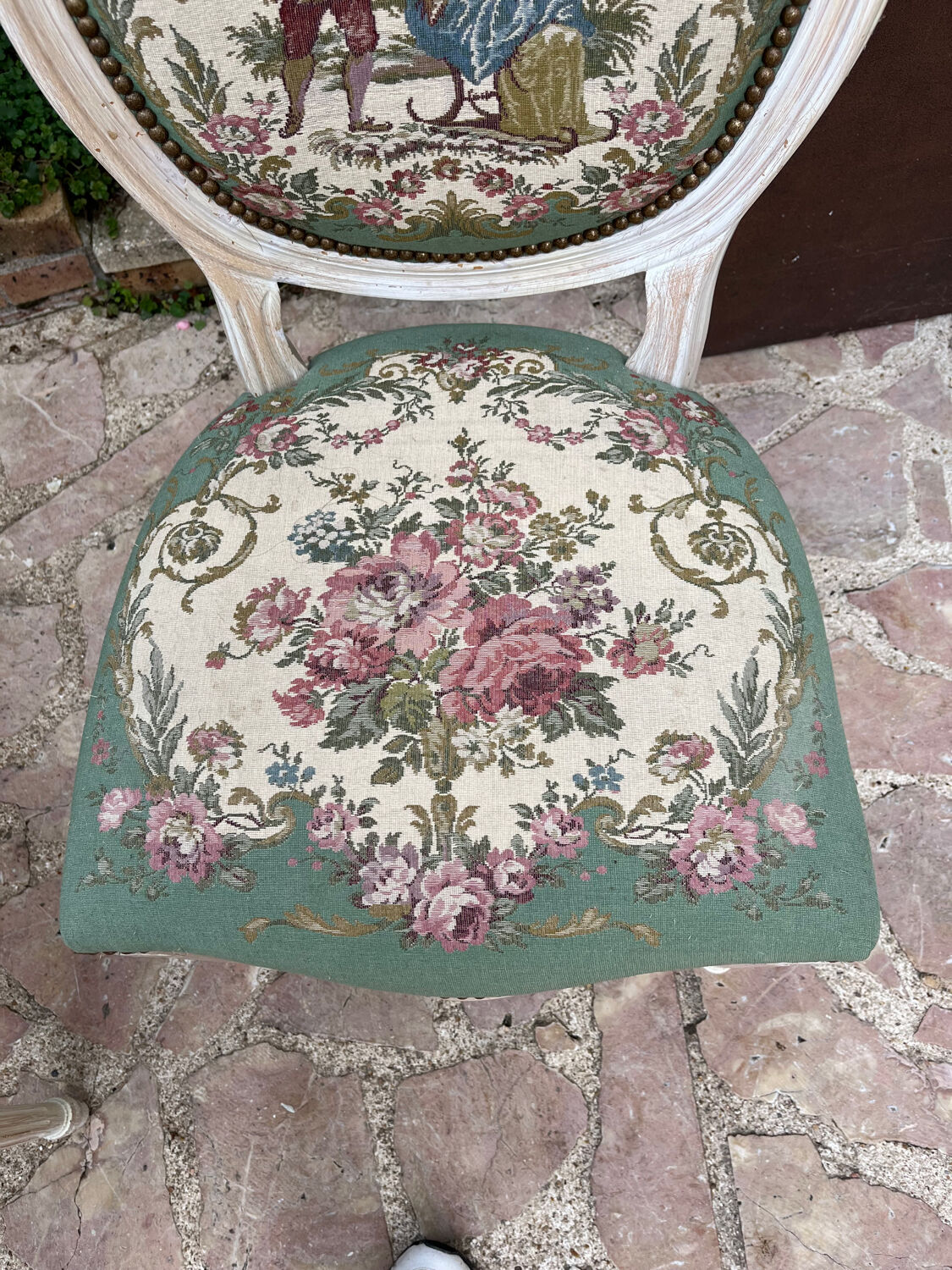 Paire de chaises médaillon