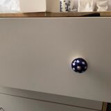 2 buttons, ceramic door handles, white blue
