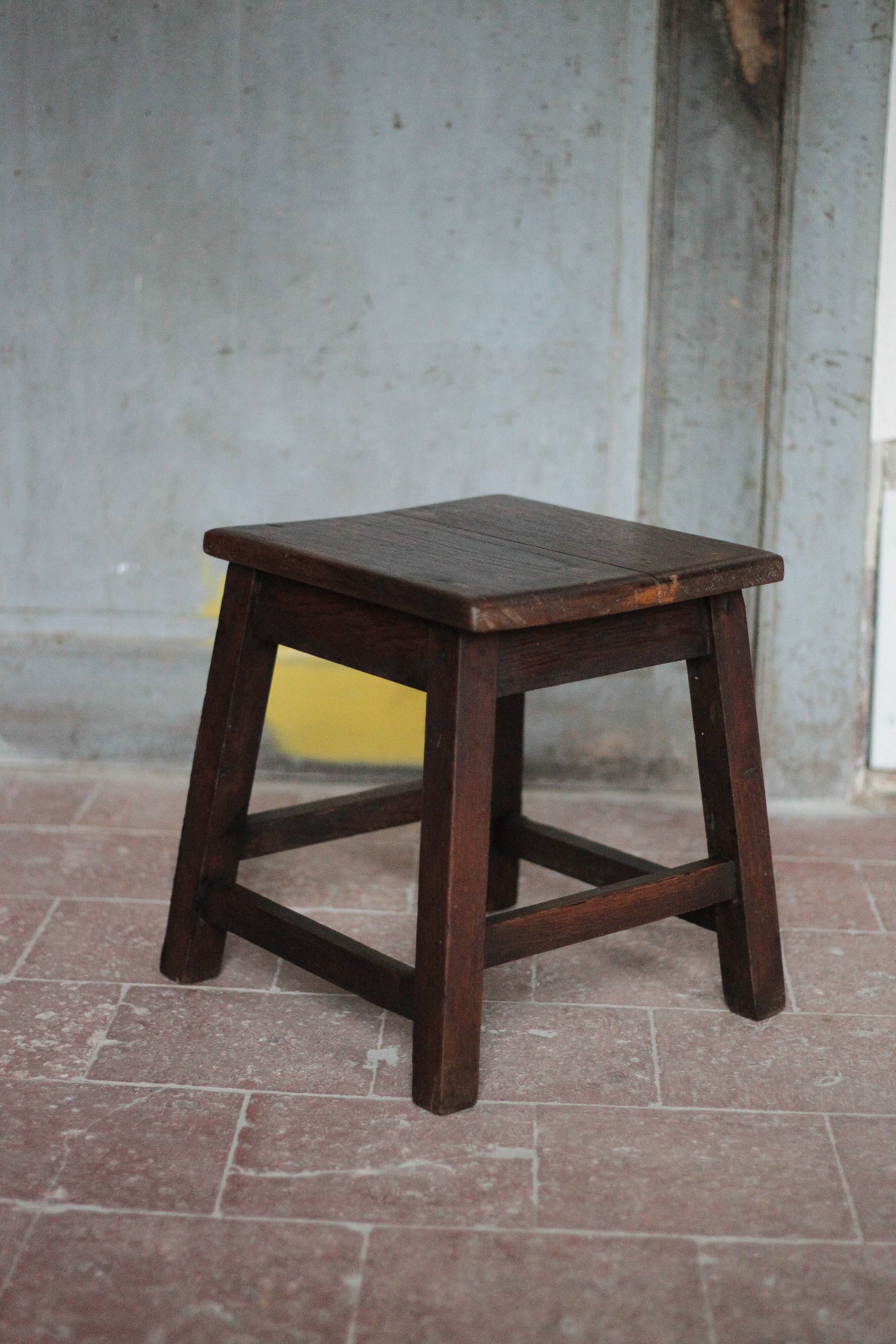 Ancien tabouret bois, tabouret d'appoint, porte-plante