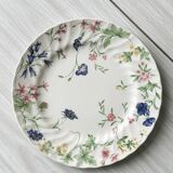 Porcelain serving plate.